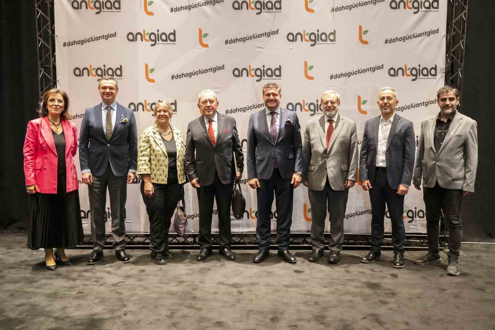 ANTALYA GENÇ İŞ İNSANLARI DERNEĞİ (ANTGİAD), 2026-2027 ÇALIŞMA SEZONUNU GENİŞ KATILIMLI BİR TOPLANTIYLA AÇTI.