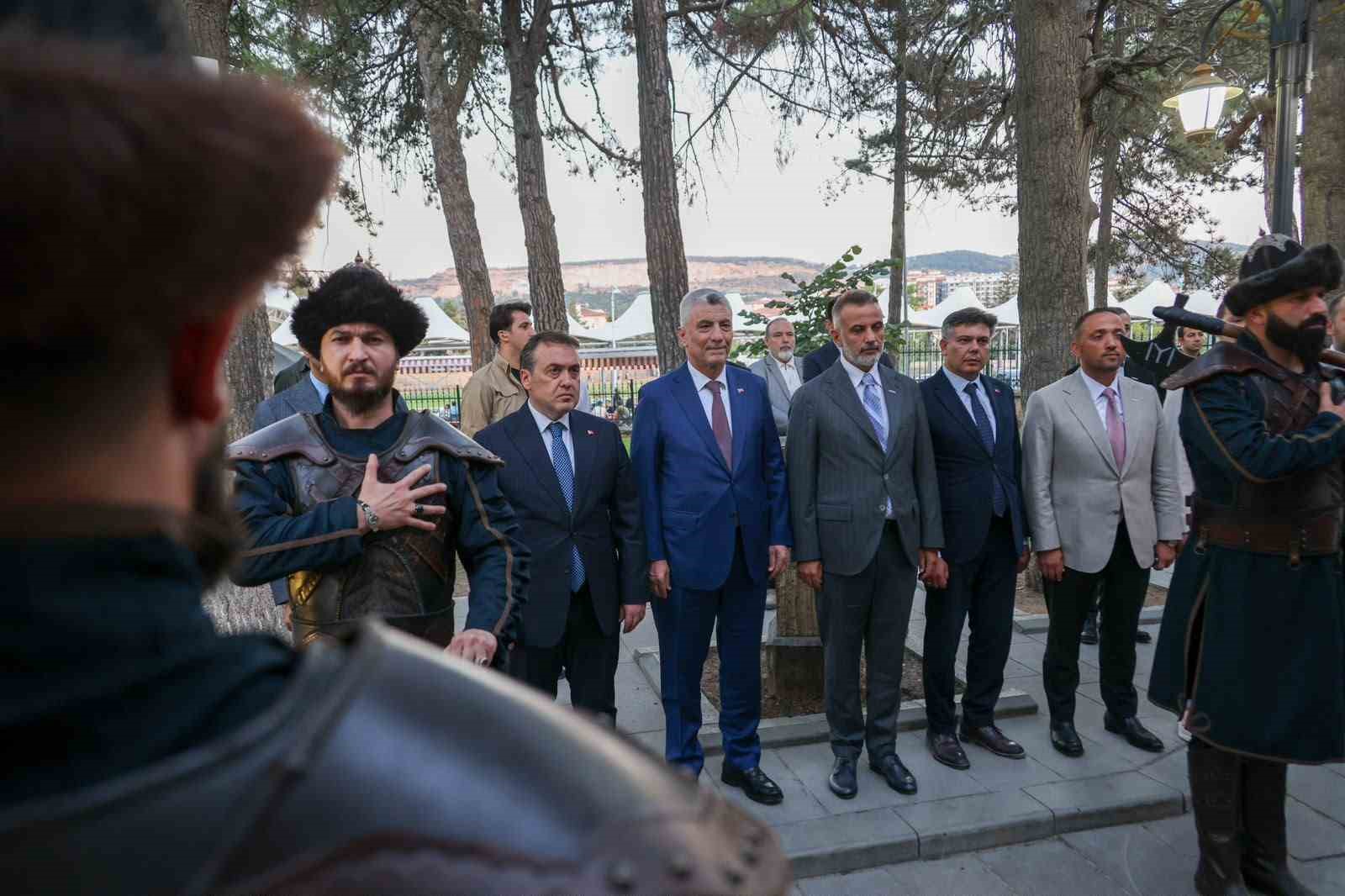 TİCARET BAKANI BOLAT, ERTUĞRUL GAZİ TÜRBESİ’Nİ ZİYARET ETTİ