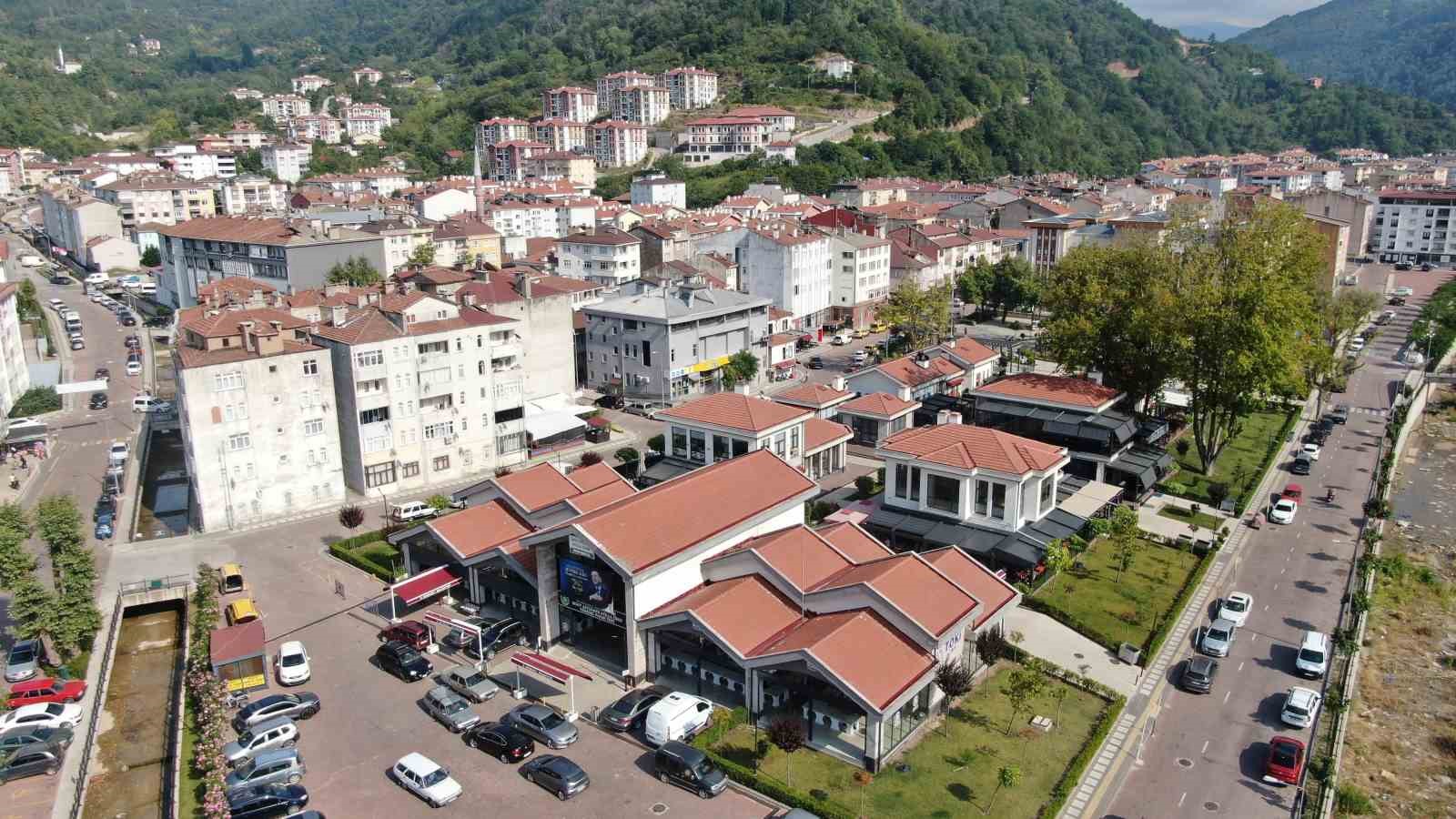 SELDE AĞIR HASAR GÖRÜLEN İLÇE YENİDEN AYAĞA KALDIRILDI.