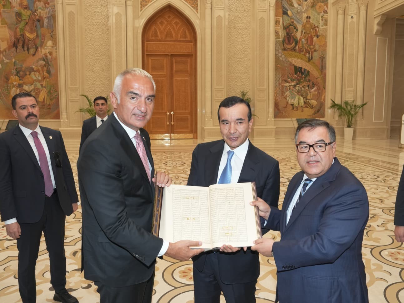 TÜRKİYE İLE ÖZBEKİSTAN ARASINDA KÖKLÜ KÜLTÜREL BAĞLARI YENİ ÇALIŞMALARLA GÜÇLENDİRMEK İÇİN ‘KÜLTÜR ALANINDA İŞ BİRLİĞİ MUTABAKAT ZAPTI’ İMZALANDI.