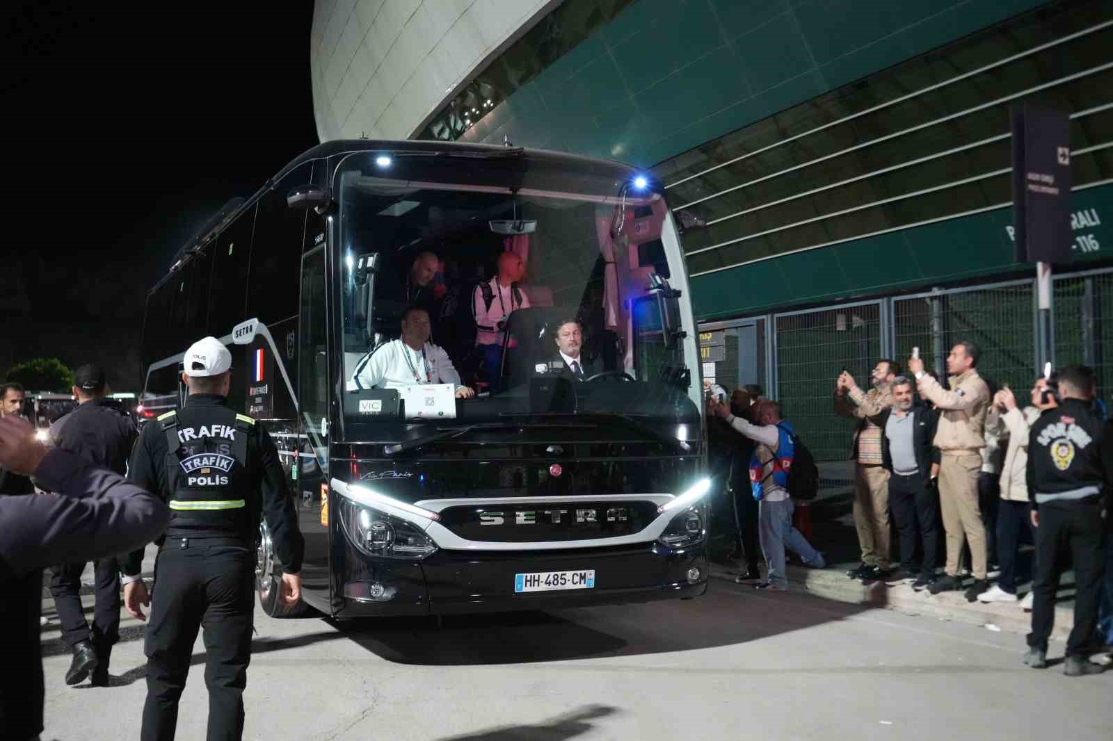 UEFA ULUSLAR A LİGİ 1. GRUP'TAKİ İLK MAÇINDA KOCAELİ'DE KARŞI KARŞIYA GELECEK OLAN FRANSA İLE TÜRKİYE A MİLLİ FUTBOL TAKIMLARI, KOCAELİ STADYUMU'NA GELDİ.