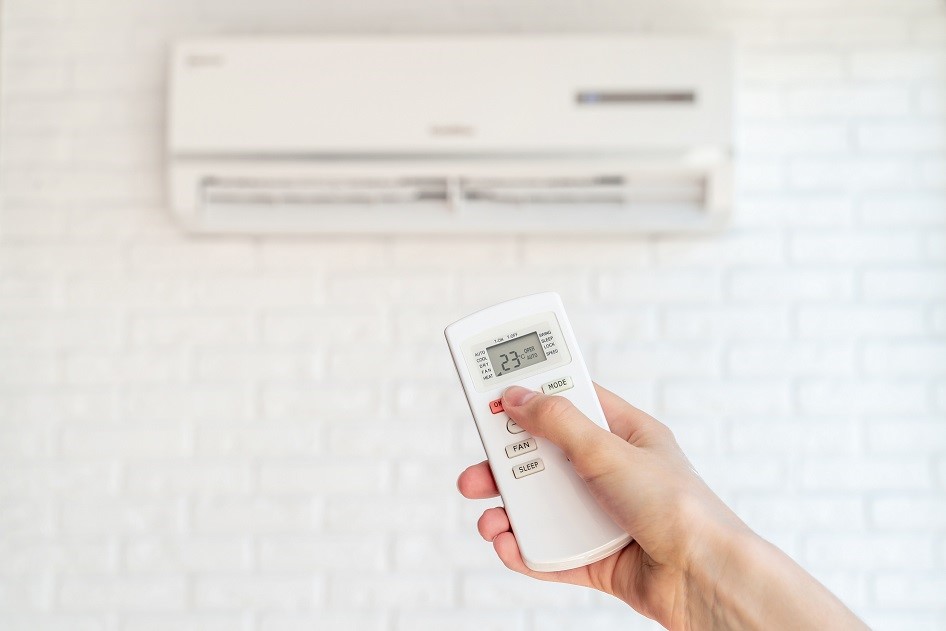 JEOTERMAL ENERJİ DERNEĞİ (JED) YÖNETİM KURULU BAŞKANI ALİ KINDAP, "JEOTERMAL ENERJİYİ YALNIZCA ELEKTRİK ÜRETİMİ VE KONUT ISITMASI ÖLÇEĞİNDE GÖRMEMEK GEREKİYOR. TÜM GELİŞMİŞ ÜLKELER, BÖLGESEL ISITMA VE SOĞUTMA SİSTEMLERİNDE JEOTERMALİ DAHA SIK KULLANIYOR VE KAMU YÖNETİMLERİ TARAFINDAN DESTEKLENİYOR." DEDİ.