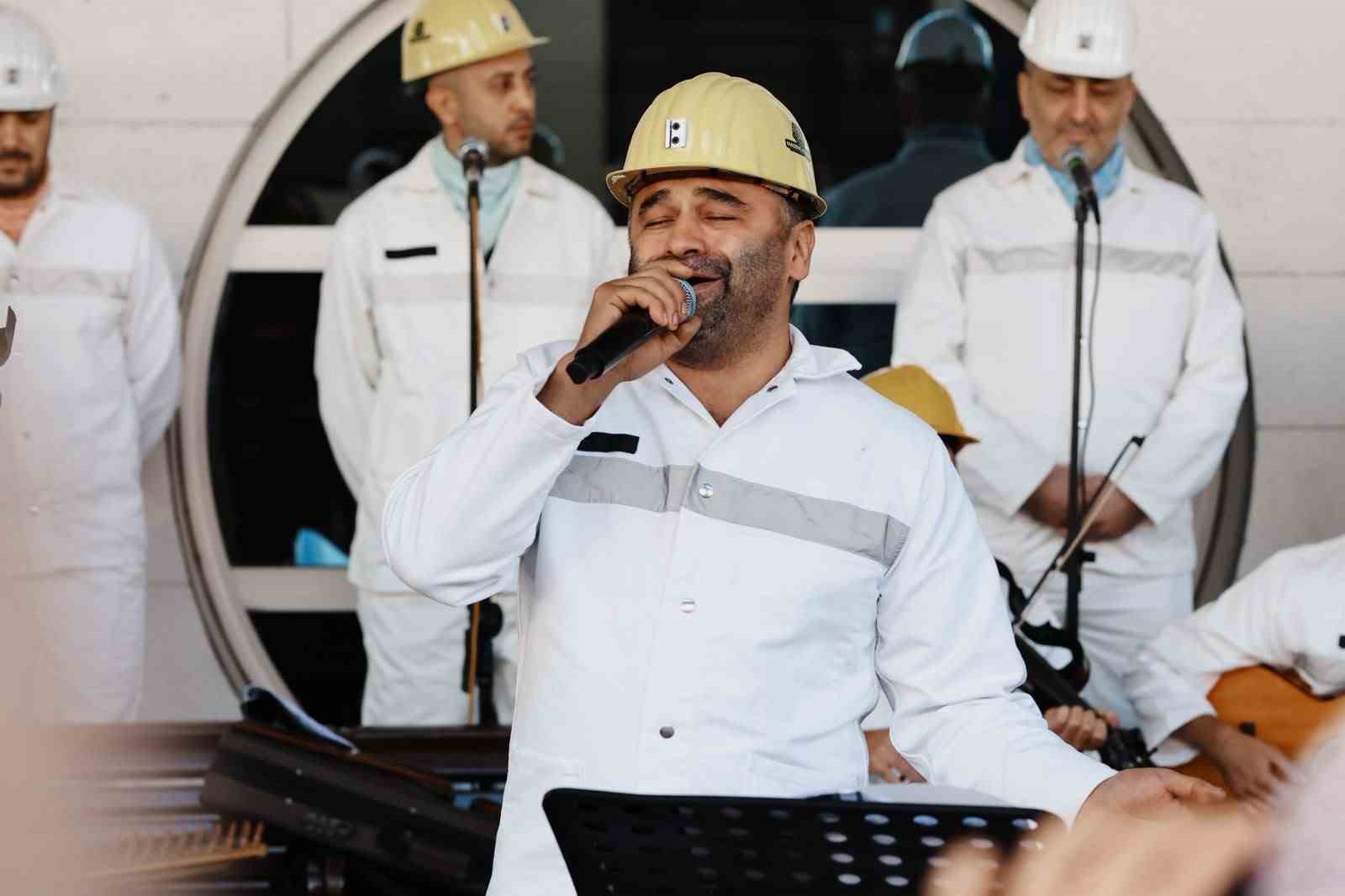 ANKARA’DAN YOLA ÇIKAN TURİSTİK KARAELMAS EKSPRESİ, 2026 YILI SEFERİNE BAŞLADI. ZONGULDAK’A ULAŞAN KARAELMAS EKSPRESİ’Nİ MADENCİ KOROSU KARŞILADI.