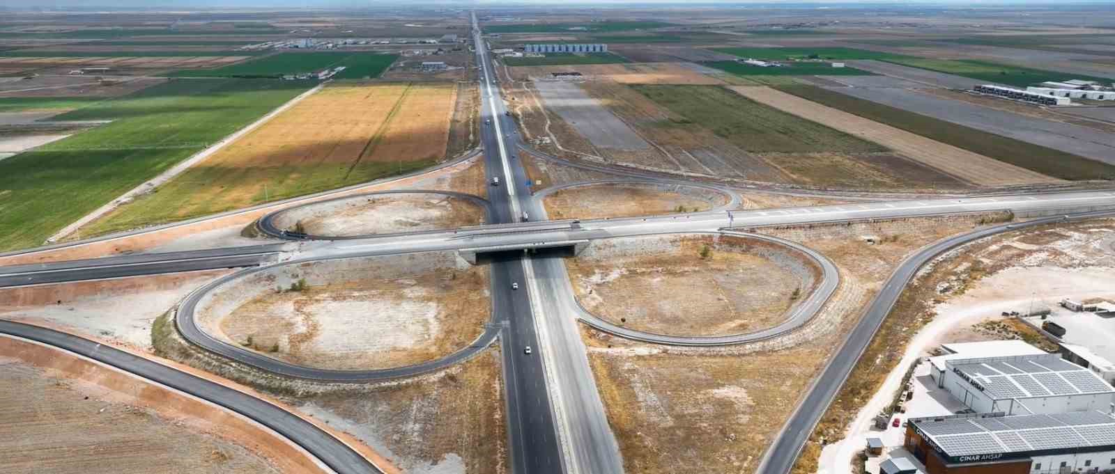 ULAŞTIRMA VE ALTYAPI BAKANI ABDULKADİR URALOĞLU, KONYA ÇEVRE YOLU 2. KISIM ÇALIŞMALARI KAPSAMINDA AKSARAY-ADANA AKSLARI ARASINDAKİ 16,1 KİLOMETRELİK KESİMDE YÜRÜTÜLEN ÇALIŞMALARI BU YIL TAMAMLAMAYI HEDEFLEDİKLERİNİ BİLDİRDİ.
