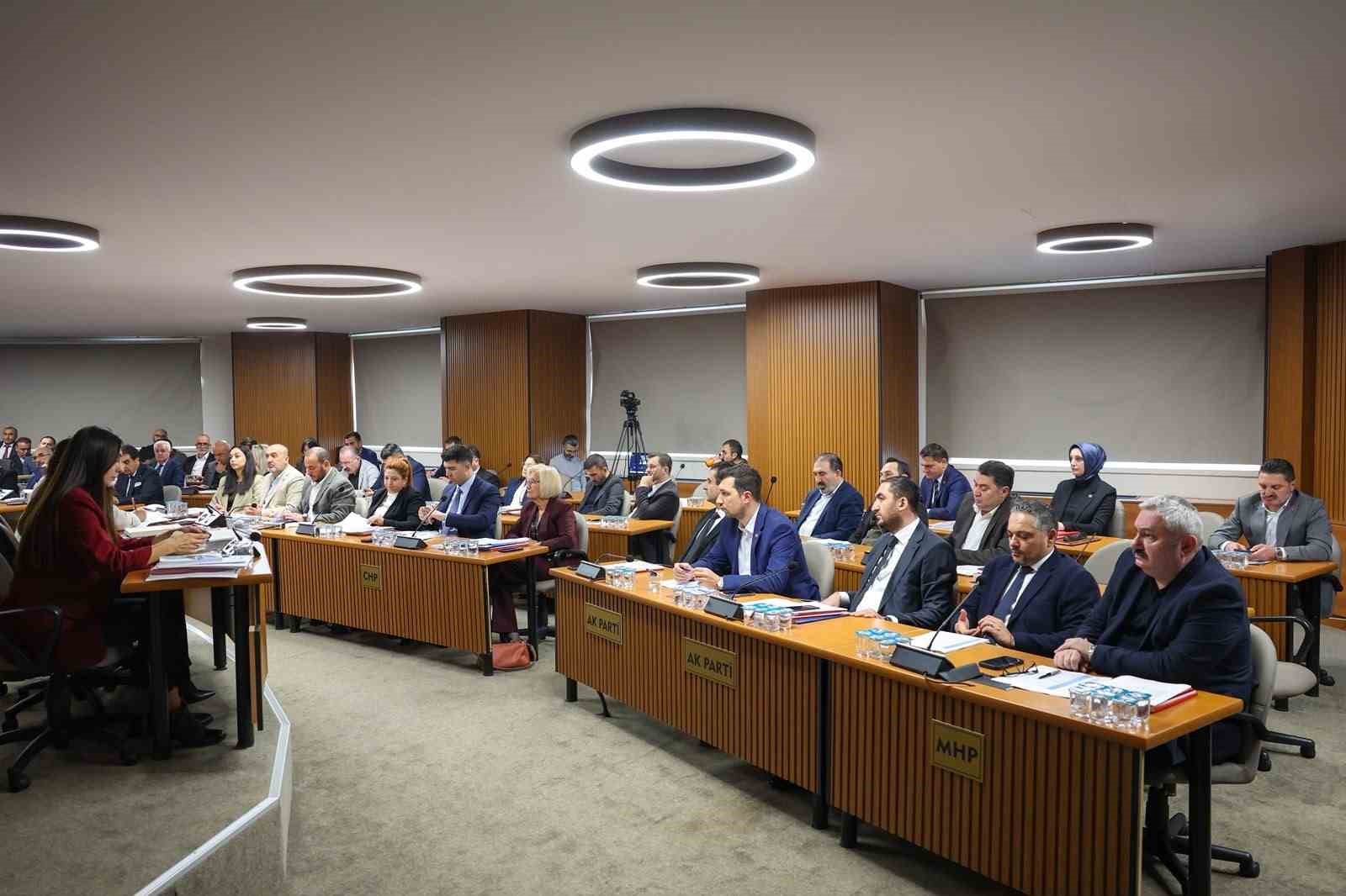 MALTEPE BELEDİYE BAŞKANI MİMAR ESİN KÖYMEN, "BÜTÜN BU ÇALIŞMALARIN ORTAK NOKTASI MALTEPE’NİN KAYNAKLARINI HALKIN İHTİYAÇLARI DOĞRULTUSUNDA KULLANMAK, KAMUSAL HİZMETLERİ GÜÇLENDİRMEK VE İLÇEMİZİN YAŞAM KALİTESİNİ ARTIRMAKTIR. ÇÜNKÜ BÜTÇENİN SAHİBİ MALTEPELİLERDİR’ DİYE KONUŞTU.