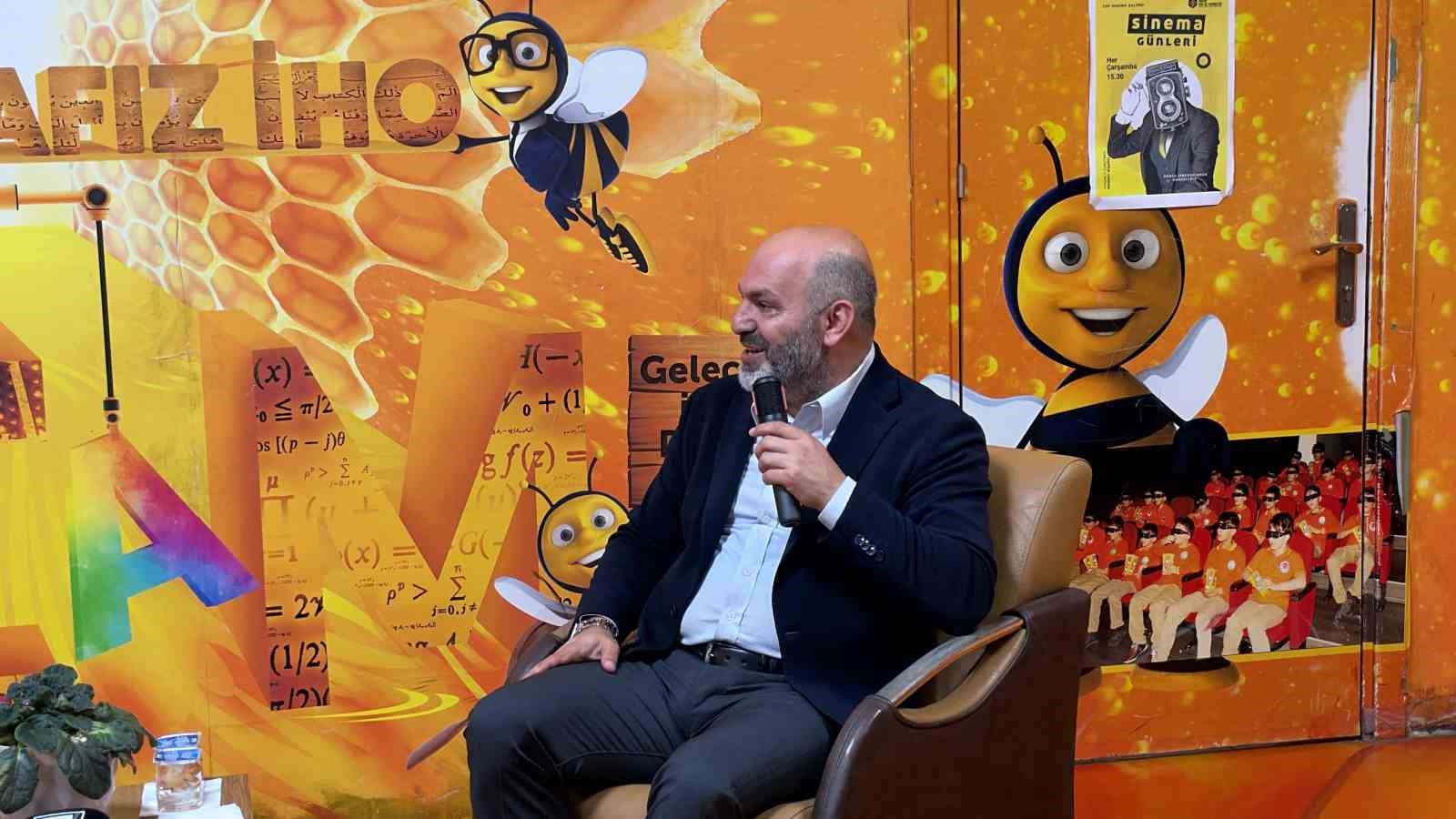 RADYO VE TELEVİZYON ÜST KURUL ÜYESİ HASAN DAVULCU, DÜZCE’DE LİSE ÖĞRENCİLERİ İLE BİR ARAYA GELDİ. DAVULCU, “RTÜK OLARAK TÜRK TELEVİZYONLARINI AYAKTA TUTMAYA ÇALIŞIYORUZ” DEDİ.
