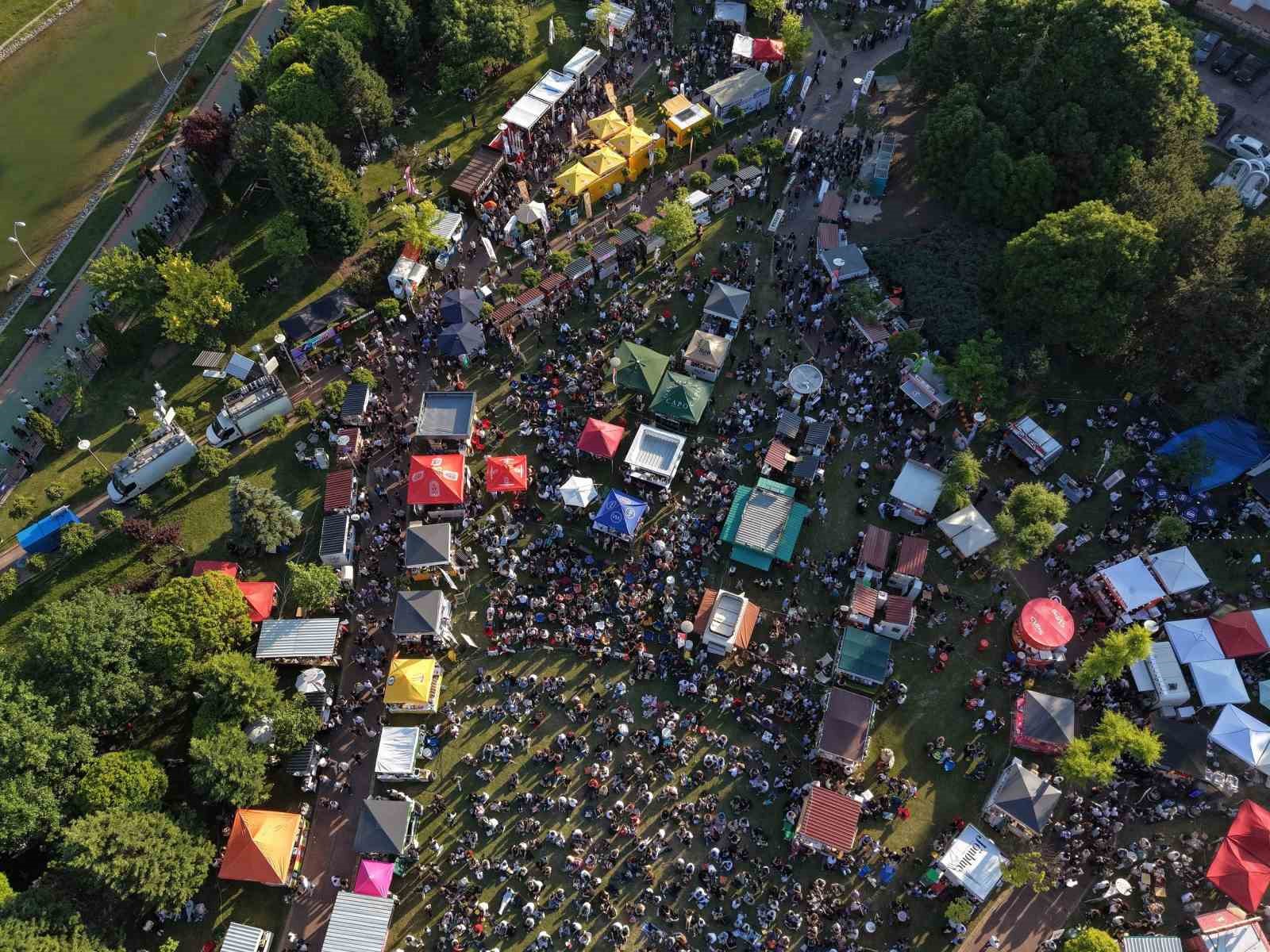 BU YIL 3'ÜNCÜSÜ DÜZENLENECEK OLAN ESKİŞEHİR GASTRO FEST'TE MANGA, SILA, SAGOPA KAJMER, BÜYÜK EV ABLUKADA, DEDUBLÜMAN, MADRİGAL, ANKARA ECHOES, YENİ TÜRKÜ, OZBİ, TUANA, AİSU VE FERİDE HİLAL AKIN SAHNE ALACAK (ARŞİV)