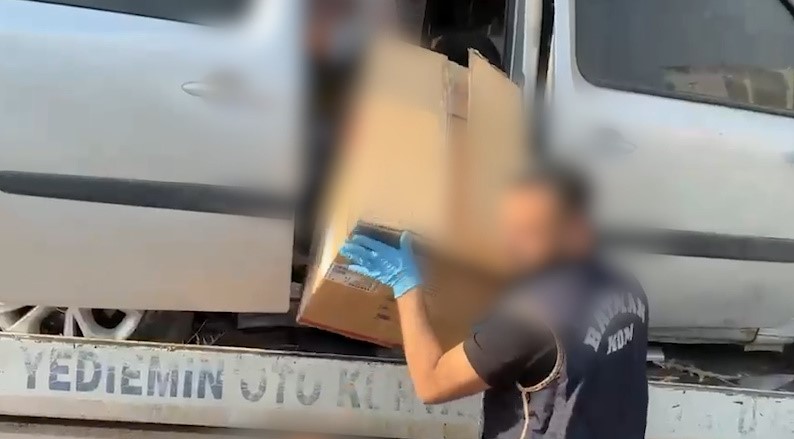 BATMAN'DA POLİS EKİPLERİNİN YAPTIĞI ÇALIŞMADA 18 BİN 910 PAKET KAÇAK SİGARA ELE GEÇİRİLDİ.