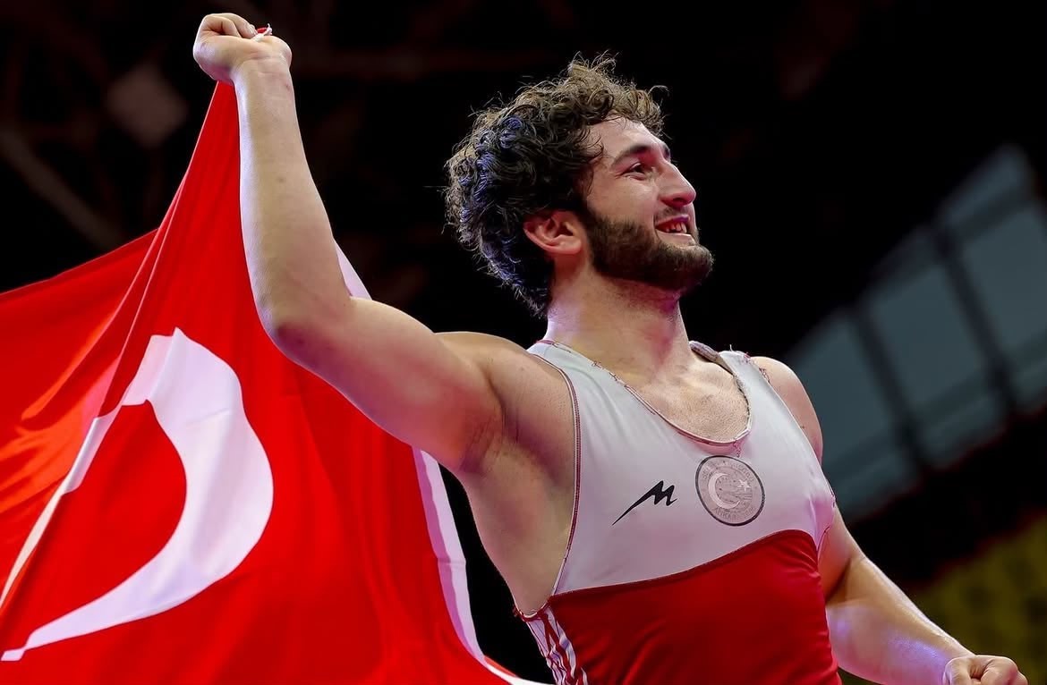 BİLECİKLİ GÜREŞÇİ DÜNYA İKİNCİSİ OLDU