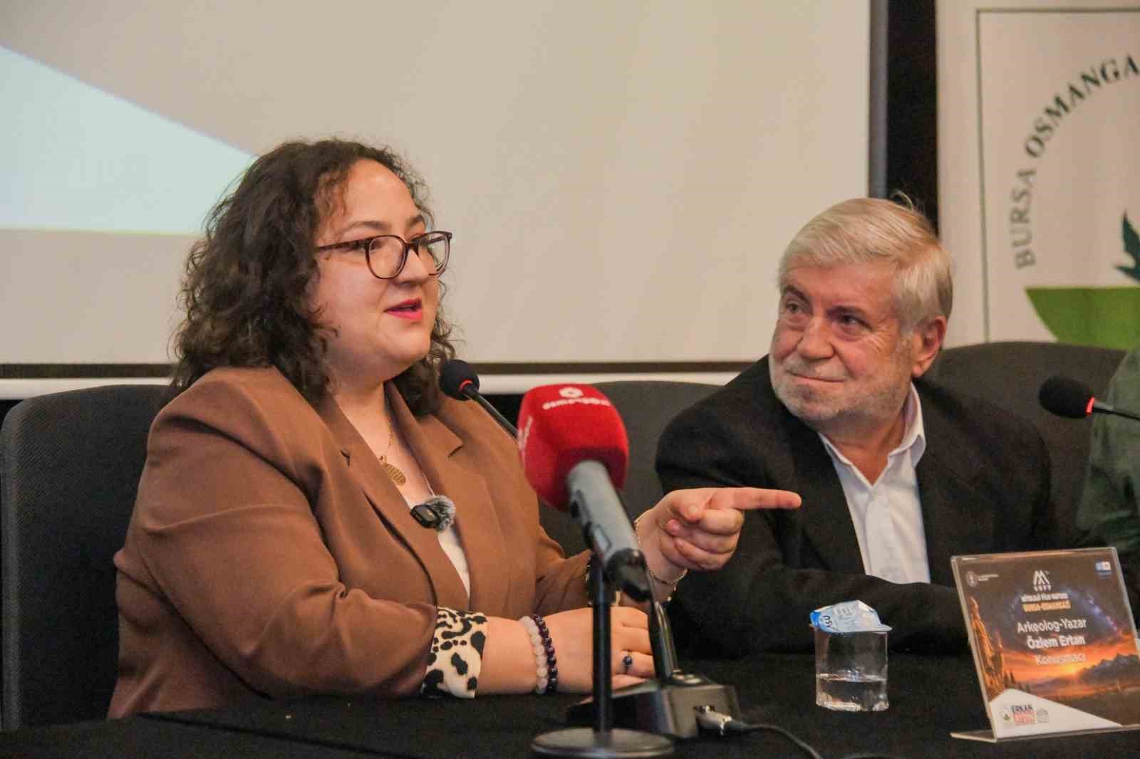 "İNSANLIĞIN ORTAK HİKAYESİ" SLOGANIYLA DÜZENLENEN 4. MİTOLOJİ FİLM HAFTASI, OSMANGAZİ BELEDİYESİ’NİN EV SAHİPLİĞİNDE BURSA’DA BAŞLADI. SİNEMA GÖSTERİMLERİ, SÖYLEŞİLER VE MİTOLOJİNİN KÜLTÜREL MİRASINI ELE ALAN ETKİNLİKLERLE ZENGİNLEŞEN PROGRAM, KATILIMCILARI İNSANLIĞIN KADİM ANLATILARI ARASINDA YOLCULUĞA ÇIKARDI