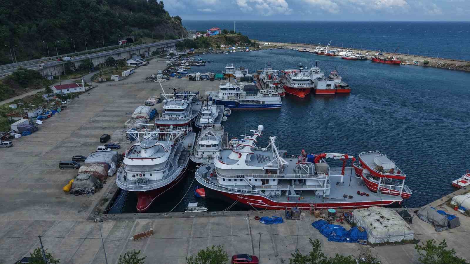 1 EYLÜL’DE BAŞLAYACAK YENİ AV SEZONU ÖNCESİ BALIKÇILAR HAZIRLIKLARI TÜM HIZIYLA SÜRDÜRÜYOR.