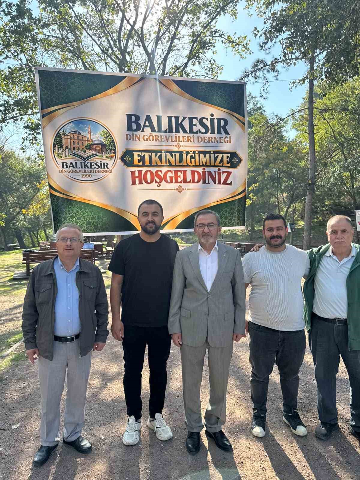 BALIKESİR DİN GÖREVLİLERİ DERNEĞİ TARAFINDAN CAMİLER VE DİN GÖREVLİLERİ HAFTASI DOLAYISIYLA DÜZENLENEN GELENEKSEL DAYANIŞMA PİKNİĞİ, DİN GÖREVLİLERİ VE AİLELERİNİ BİR ARAYA GETİRDİ.