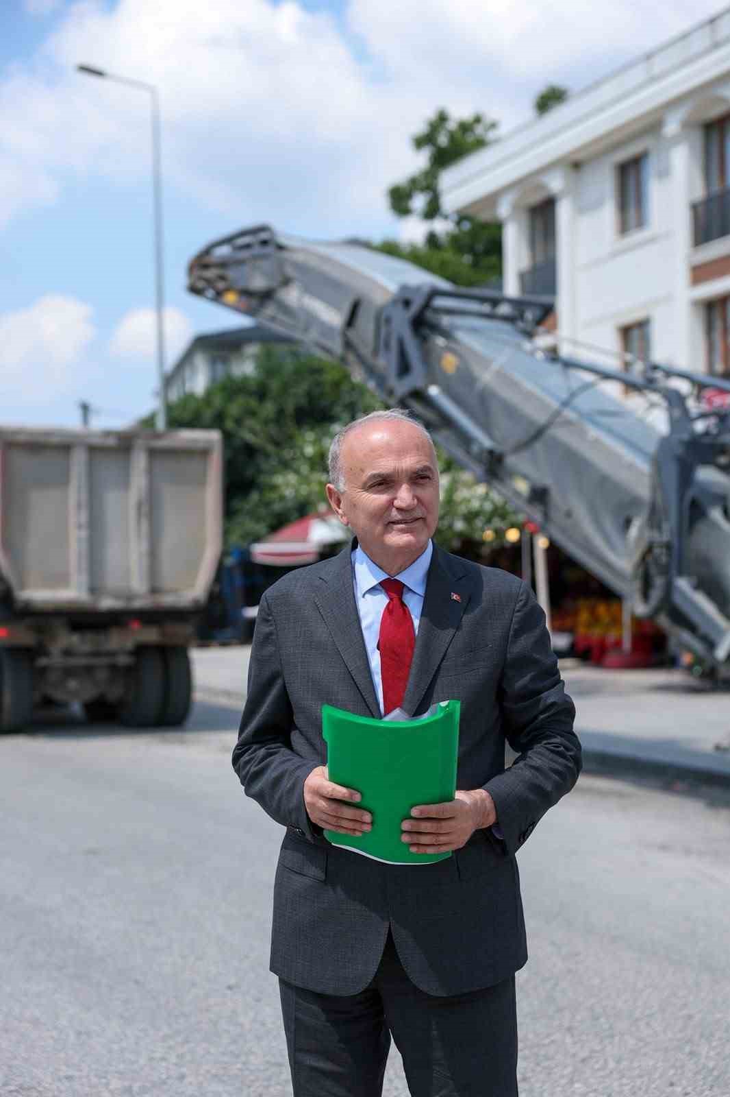 DÜZCE BELEDİYE BAŞKANI DR. FARUK ÖZLÜ’DEN GELDİ. TRAFİK AKIŞININ YOĞUN OLDUĞU AZİZİYE MAHALLESİ İSTANBUL CADDESİ MEVKİİ İLE KİRAZLI MAHALLESİ D-100 BAĞLANTISI ARASINDA İKİ AYRI NOKTADA BAŞLAYAN ÇALIŞMALAR, YAZ HAVA ŞARTLARINA UYGUN OLARAK GÜNDE 14 SAATE KADAR DEVAM EDECEK.