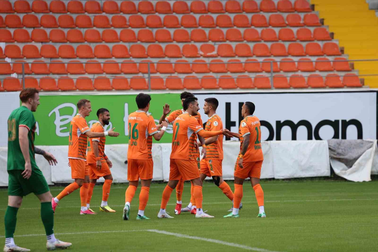 CORENDON ALANYASPOR, MİLLİ TAKIM ARASINDA SÜPER LİG EKİPLERİNDEN AMED SPORTİF FAALİYETLER İLE OYNADIĞI HAZIRLIK MAÇINI 4-0 KAZANDI.