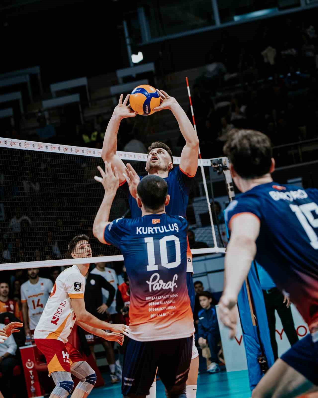 EFELER LİGİ’NİN İLK HAFTASINDA HALKBANK, SAHASINDA GALATASARAY'I 3-1 MAĞLUP ETTİ.