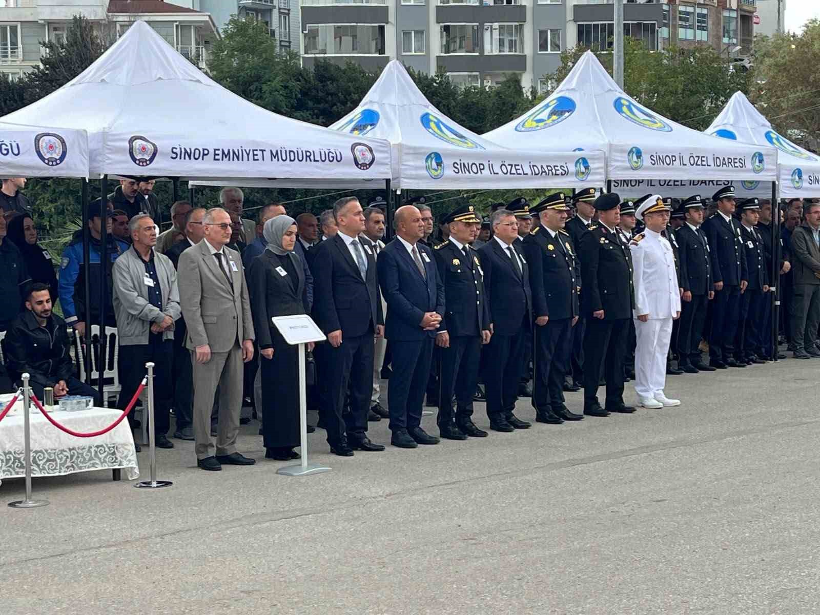 SİNOP’TA TEKNENİN ALABORA OLMASI SONUCU HAYATINI KAYBEDEN POLİS MEMURU ORHAN GAZİ YETİŞ İÇİN SİNOP POLİSEVİ’NDE TÖREN DÜZENLENDİ.