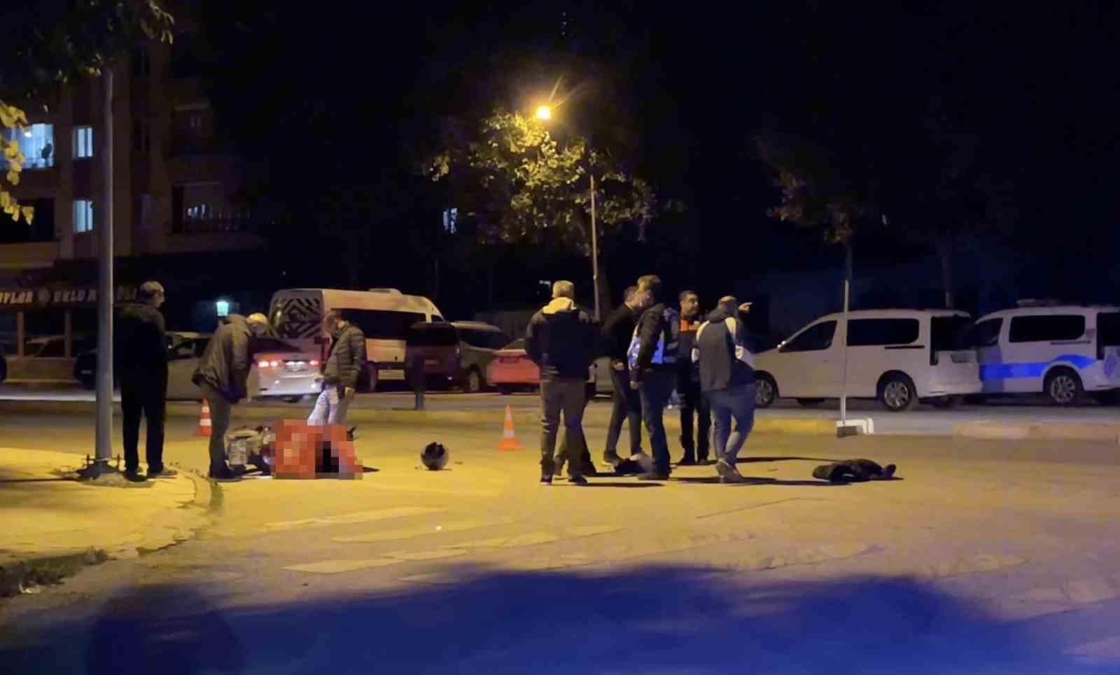 ‘DUR’ İHTARINA UYMAYAN MOTOSİKLETLİ POLİS MEMURUNA ÇARPTI