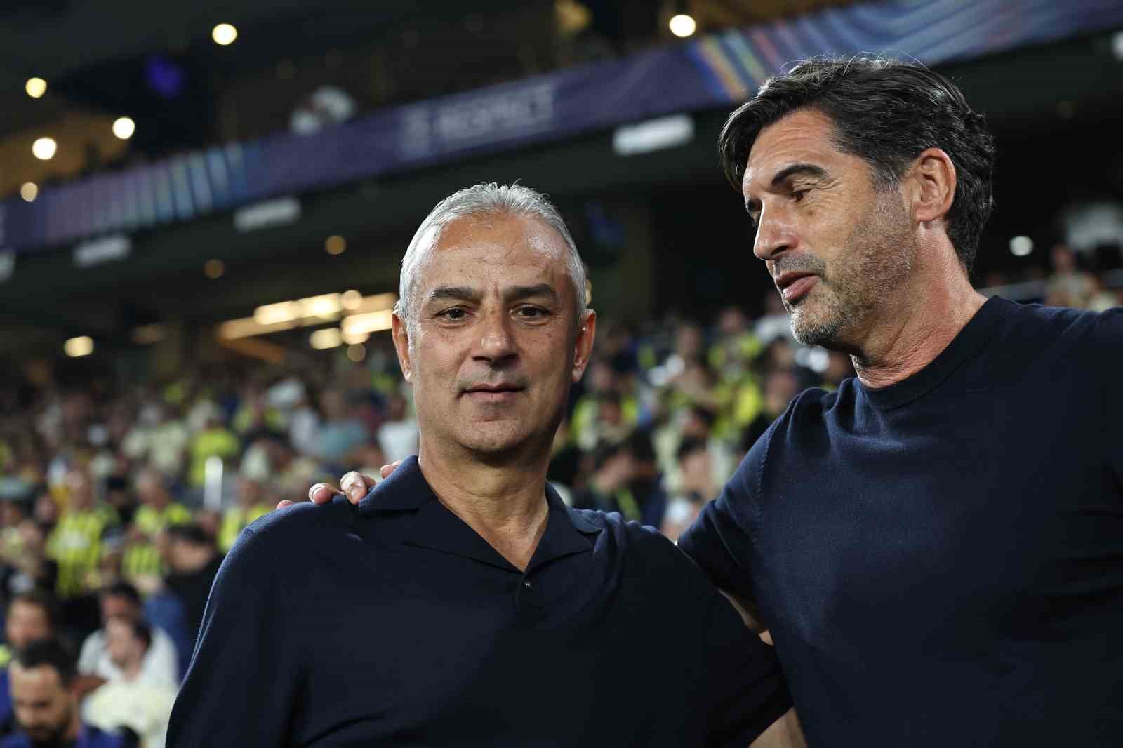 UEFA ŞAMPİYONLAR LİGİ PLAY-OFF İLK MAÇINDA FENERBAHÇE, SAHASINDA FRANSA LİGİ EKİPLERİNDEN LYON İLE KARŞI KARŞIYA GELİYOR. MÜSABAKANIN İLK 15 DAKİKASI GOLSÜZ EŞİTLİKLE GEÇİLDİ.