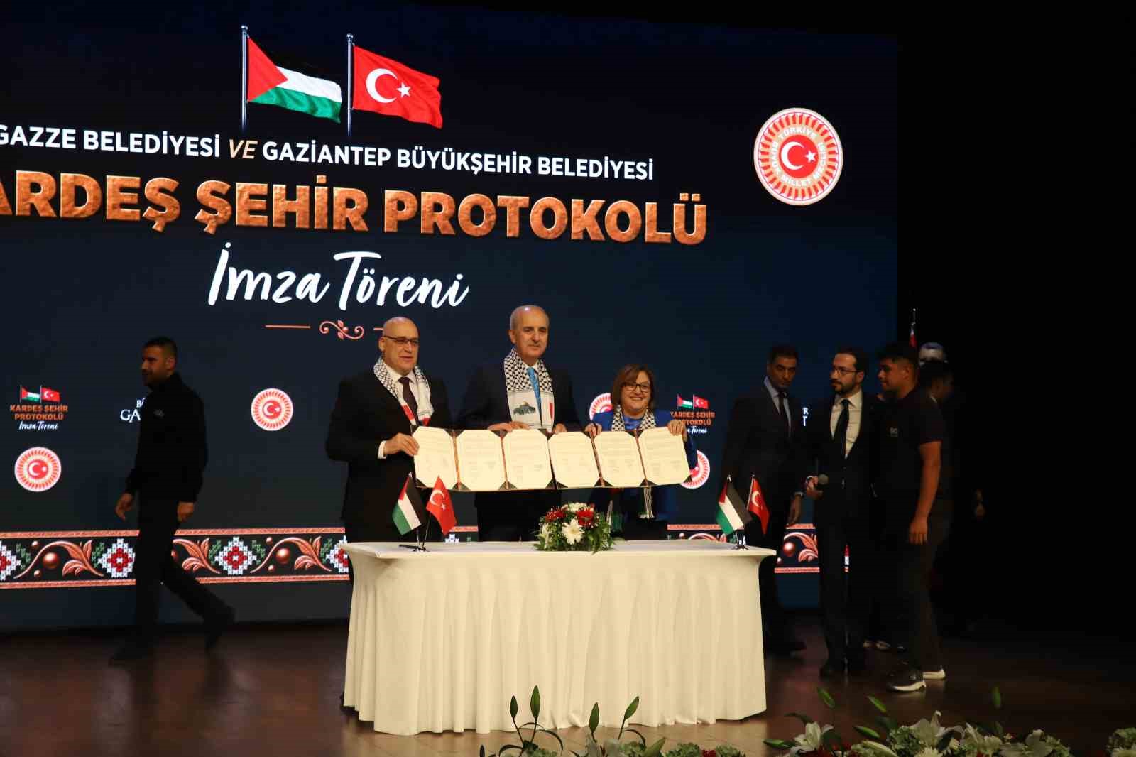 FİLİSTİN BÜYÜKELÇİSİ ABU JAİSH VE BAŞKAN FATMA ŞAHİN, TBMM BAŞKANI NUMAN KURTULMUŞ'UN DA NEZARETİNDE KARDEŞ ŞEHİR PROTOKOLÜNE İMZA ATTI.