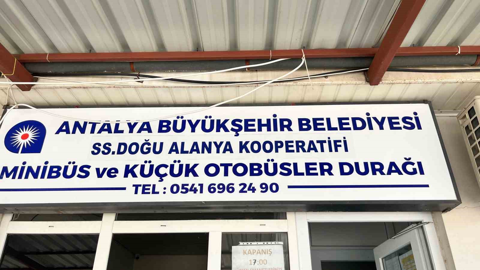 ANTALYA’NIN ALANYA İLÇESİNDE HALK OTOBÜSLERİ KOOPERATİFİ BAŞKAN YARDIMCISI MUHTEREM ŞİMŞEK, YOLCULARDAN GELEN ŞİKAYETLER ÜZERİNE TEBDİLİ KIYAFET GİYEREK HALK OTOBÜSLERİNDE DENETİM GERÇEKLEŞTİRDİ.