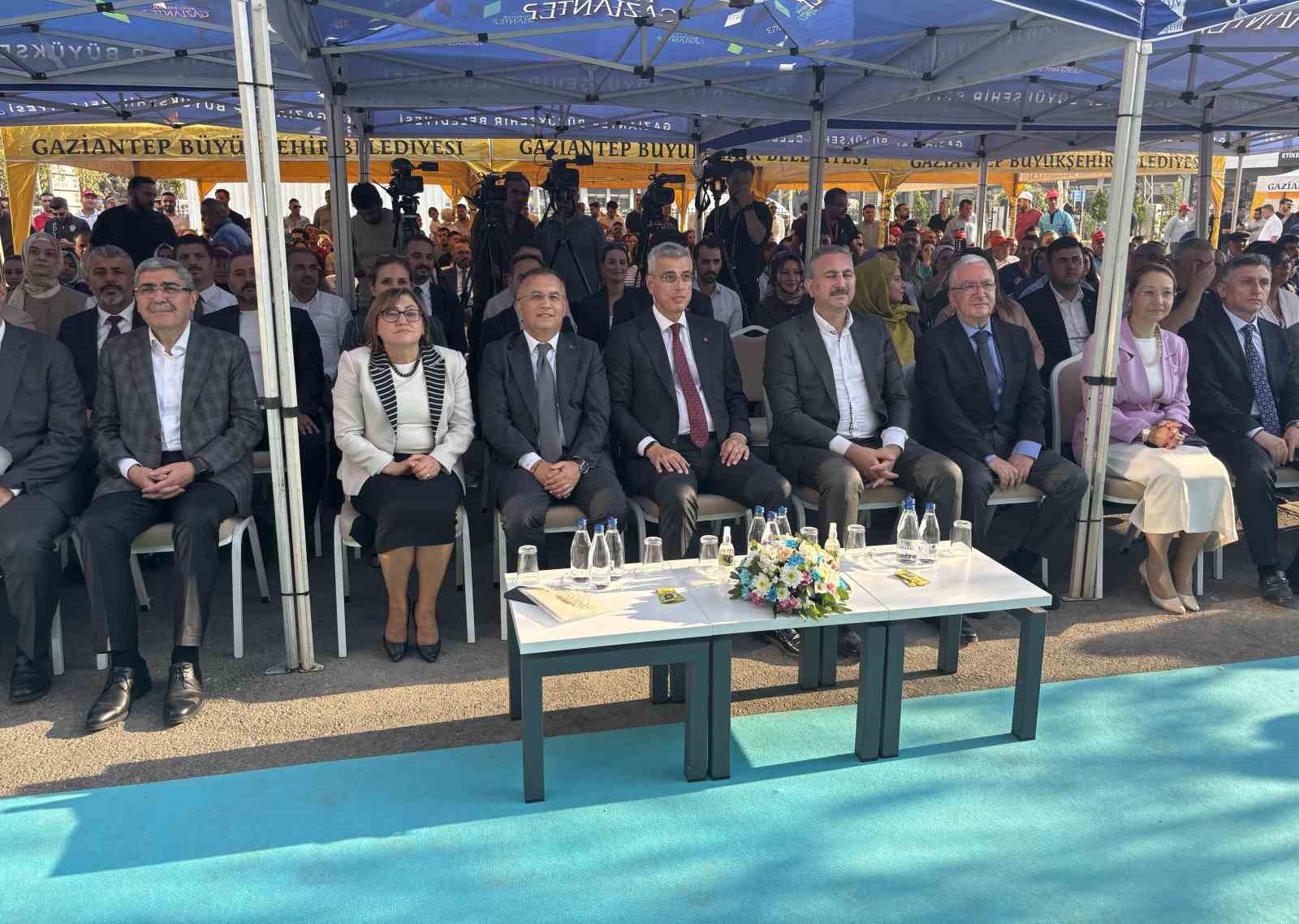 ŞEHİTKAMİL DEVLET HASTANESİ 50 YATAKLI OSB EK HİZMET BİNASI TÖRENLE AÇILDI