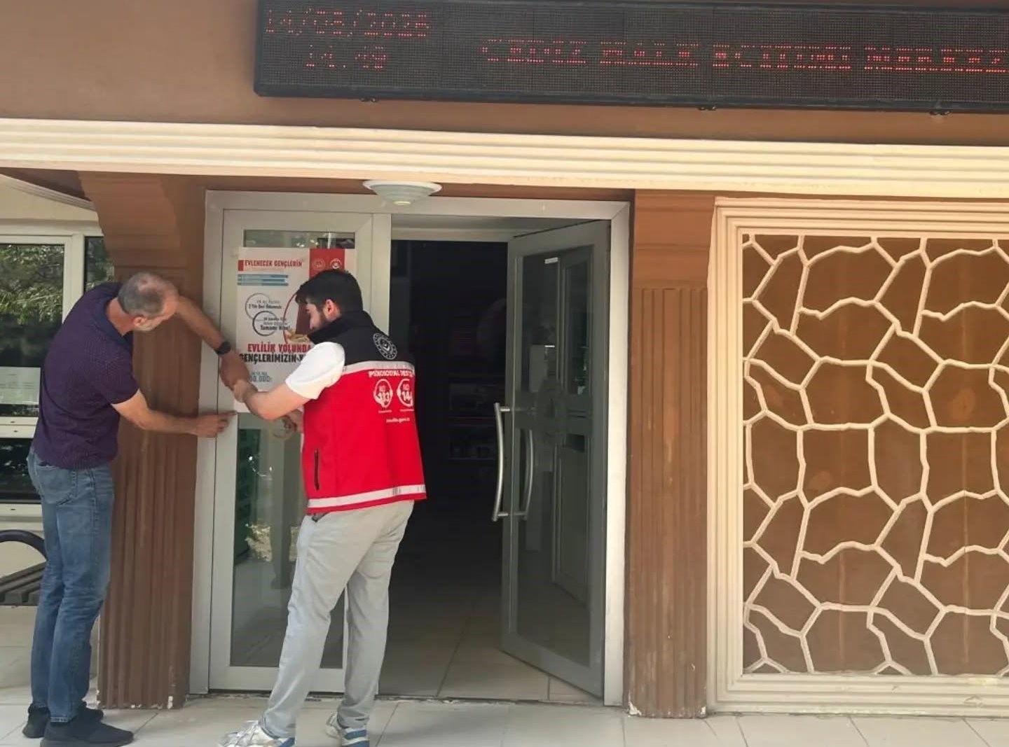 GEDİZ’DE EVLENECEK GENÇLERE YÖNELİK DESTEK PROJESİ TANITILIYOR