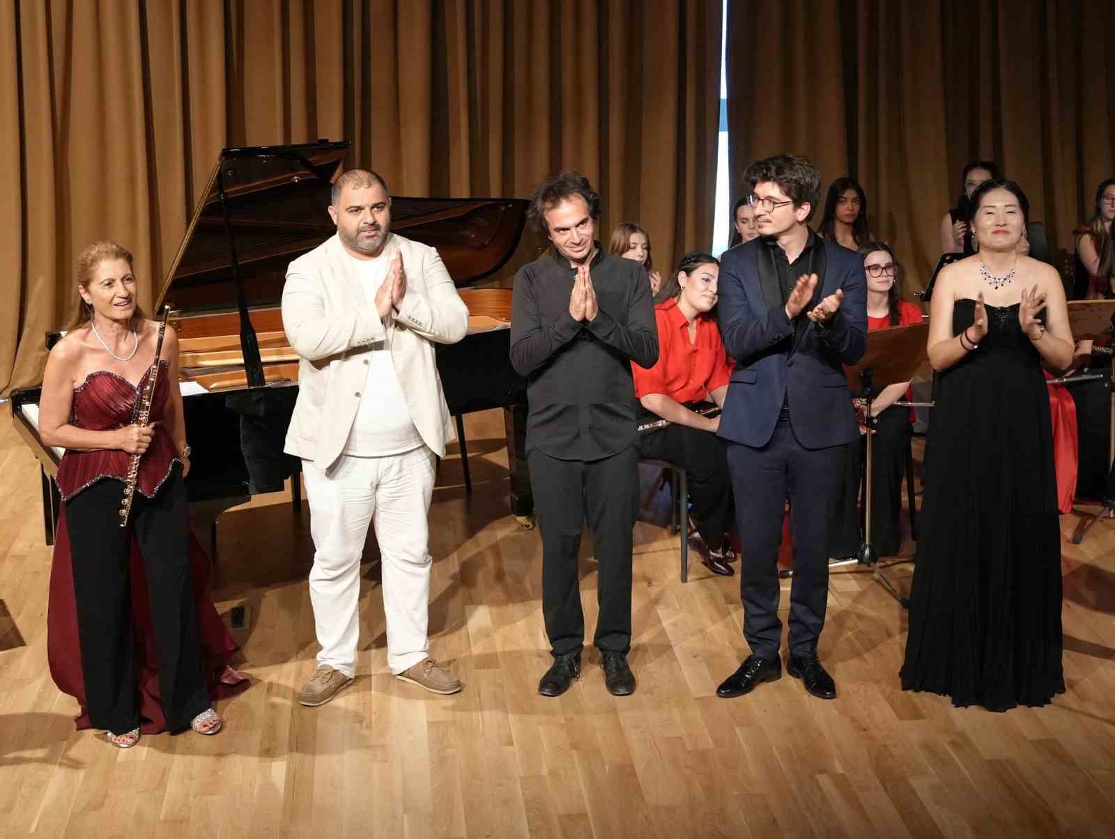 FRANSA NİCE KONSERVATUVARI’NDAN PROF. SİBEL PENSEL, BAU KONSERVATUVAR MÜDÜRÜ DR. ÖĞRETİM ÜYESİ İSMET AYDIN, FRANSA LYON DEVLET ORKESTRASI’NDAN SOLO FLÜTİST JOCELYN AUBRUN, İSVİÇRE CENEVRE KONSERVATUVARI’NDAN ÖĞR. GÖR. LEO PENSE, FRANSA NİCE KONSERVATUVARI’NDAN PROF. SİBEL PENSEL