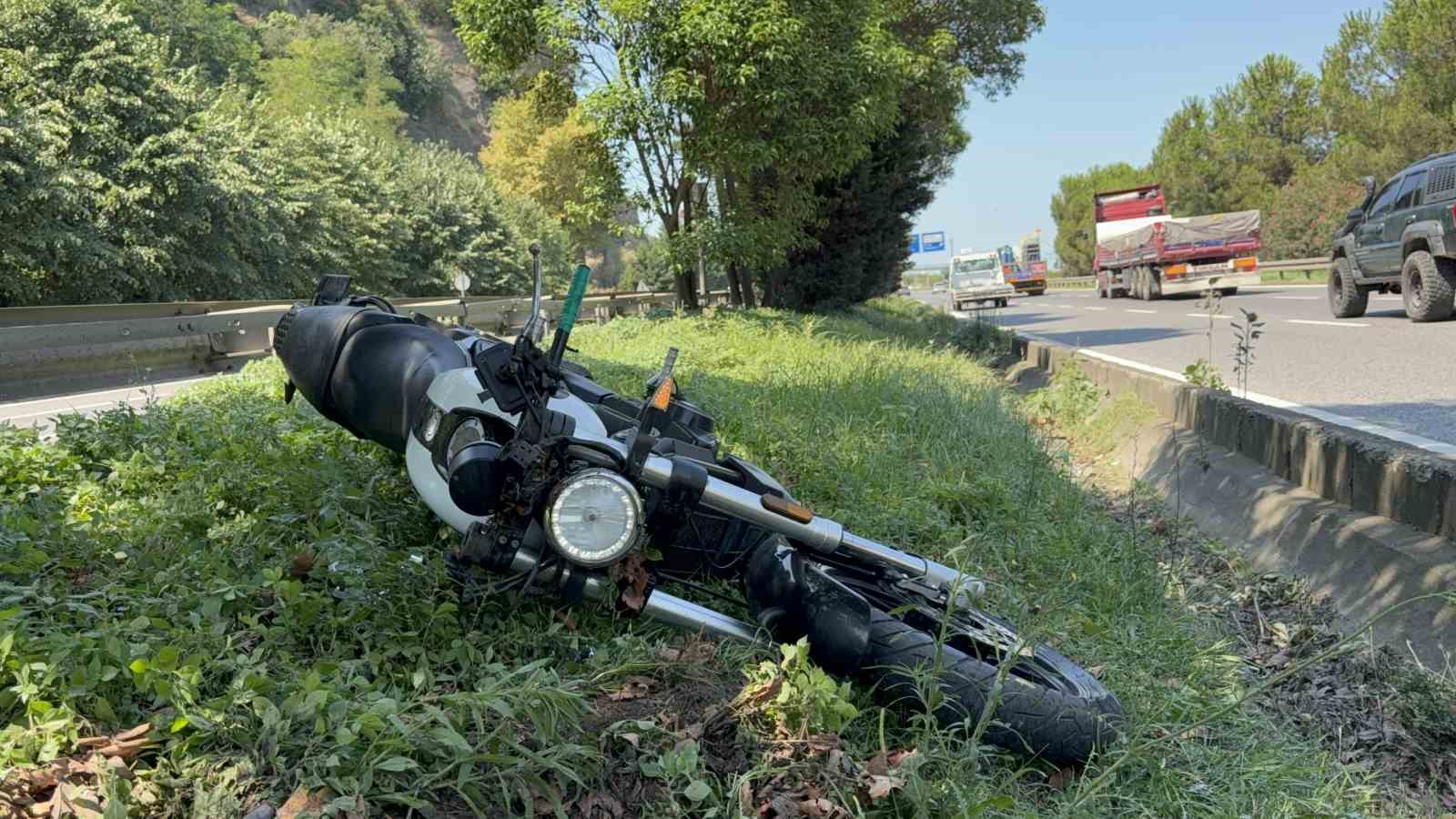 SAMSUN’UN CANİK İLÇESİNDE MOTOSİKLETİN KAMYONA ARKADAN ÇARPIP ORTA REFÜJE SAVRULMASI SONUCU MEYDANA GELEN TRAFİK KAZASINDA 2 KİŞİ YARALANDI.