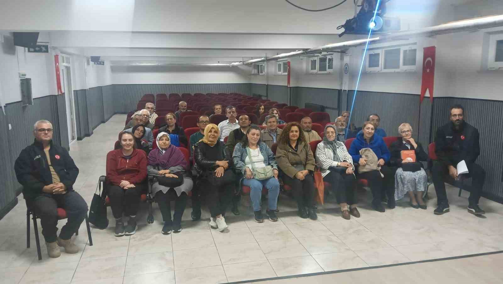 ESKİŞEHİR AFET VE ACİL DURUM YÖNETİMİ İL MÜDÜRLÜĞÜ (AFAD) EKİPLERİNCE MAHALLE BAZLI AFET EĞİTİMİ GERÇEKLEŞTİRİLDİ.