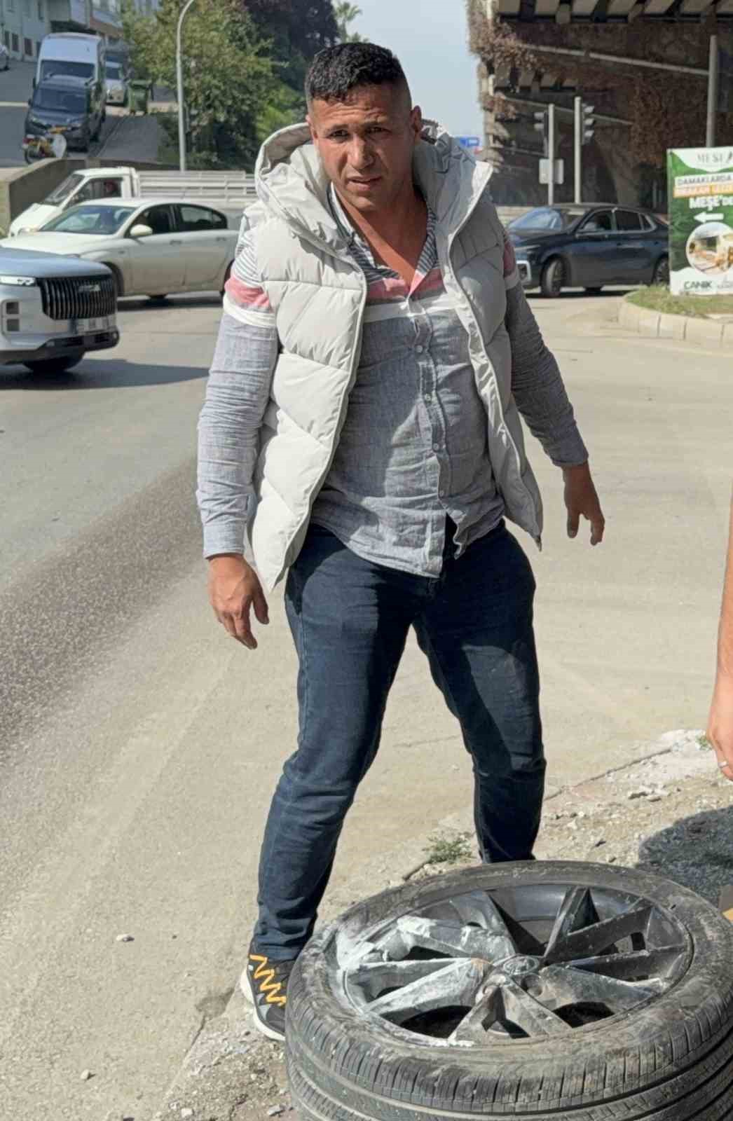 VAN’DAN SAMSUN’A GELEN KEMAL GÜNGÖR 1 SAAT ÖNCE 2 MİLYON  600 BİN TL’YE SATIN ALDIĞI ARAÇLA KAZA YAPTI.