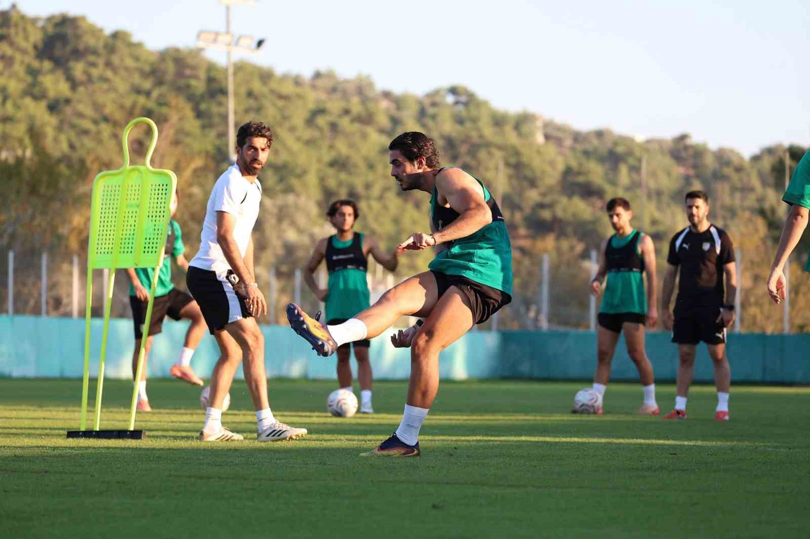BODRUM FUTBOL KULÜBÜ, TRENDYOL 1. LİG 3. HAFTA MÜCADELESİNDE CUMARTESİ GÜNÜ SAHASINDA OYNAYACAĞI MUĞLASPOR MAÇI HAZIRLIKLARINA DEVAM EDİYOR.