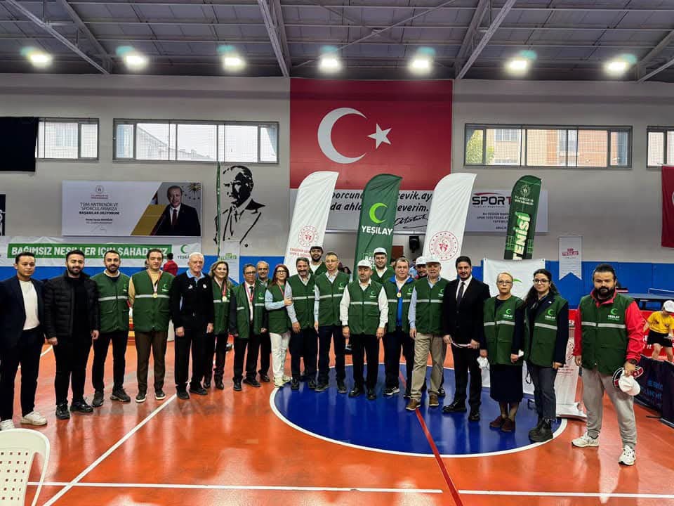 ESKİŞEHİR GENÇLİK VE SPOR İL MÜDÜRLÜĞÜ İLE YEŞİLAY ESKİŞEHİR ŞUBESİ İŞ BİRLİĞİNDE DÜZENLENEN "BAĞIMLILIĞA KARŞI SPOR YAPIN" ETKİNLİĞİ, 17-18 EKİM TARİHLERİNDE ÇAMLICA KEMAL UNAKITAN SPOR SALONU’NDA GERÇEKLEŞTİRİLİYOR.