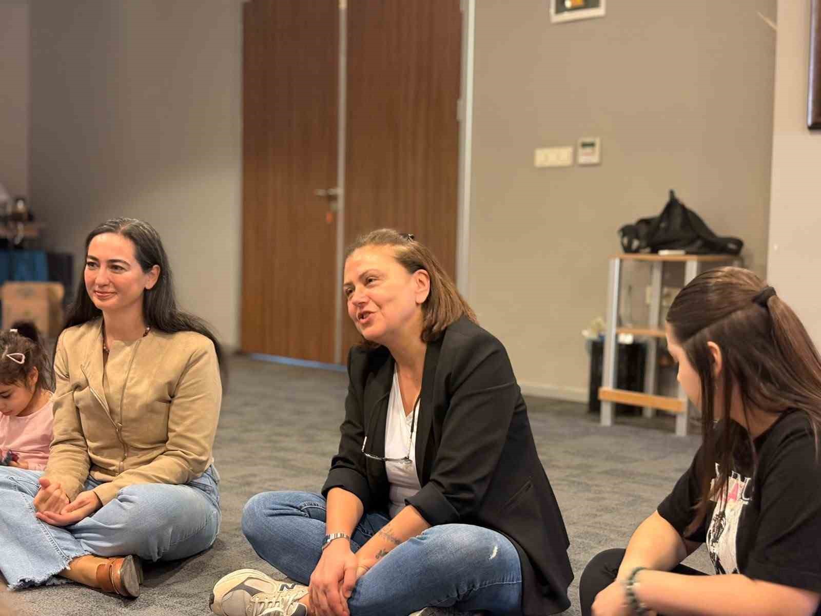 NİLÜFER BELEDİYESİ, DÜZENLEDİĞİ ÖZ SAVUNMA ATÖLYESİ İLE KIZ ÇOCUKLARININ KENDİ SINIRLARINI KORUMALARINA VE ÖZGÜVEN KAZANMALARINA DESTEK OLDU.