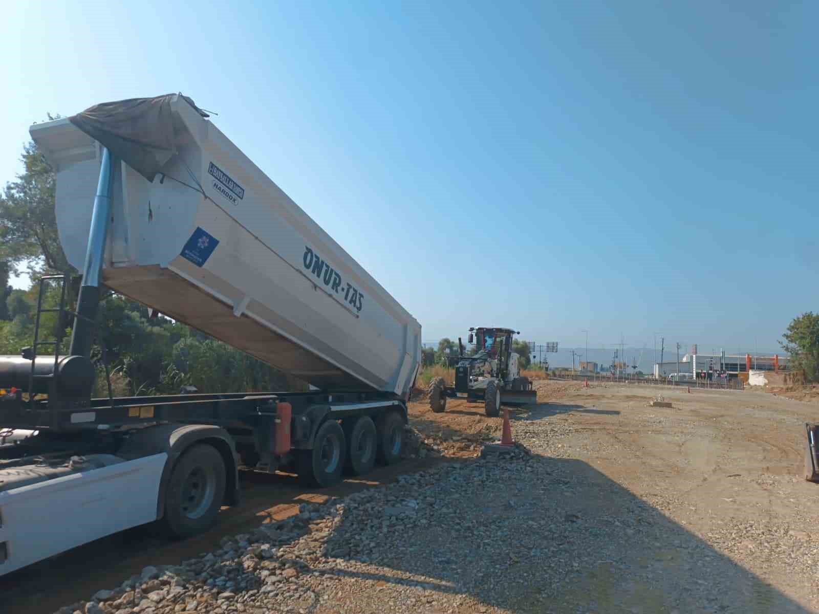 AYDIN BÜYÜKŞEHİR’İN YOL ÇALIŞMALARI SÜRÜYOR