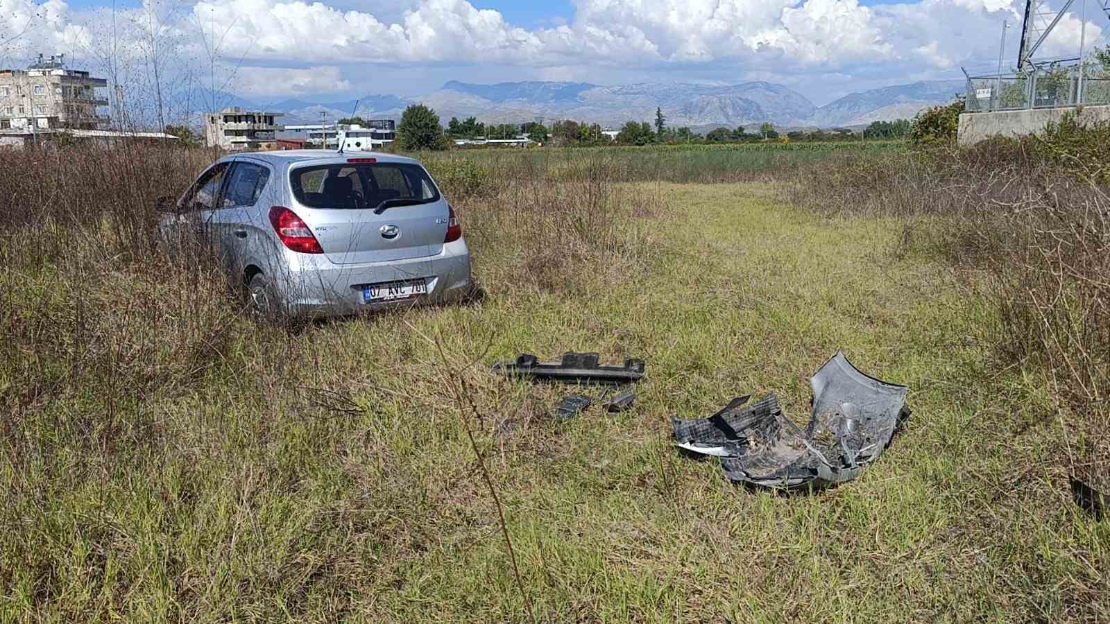 MANAVGAT İLÇESİNDE OTOMOBİL KONTROLDEN ÇIKARAK TARLAYA UÇTU