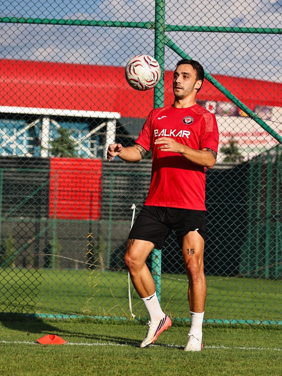 GÖKHAN SAZDAĞI ANTRENMANA KATILDI.