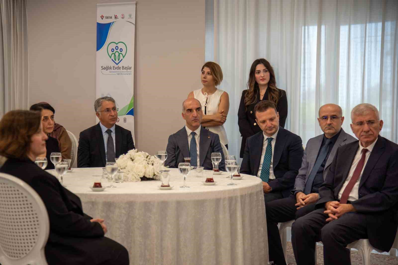 ONDOKUZ MAYIS ÜNİVERSİTESİ (OMÜ) İLE ALTINKUM ÖZEL EĞİTİM İŞ BİRLİĞİNDE, ÖZEL ÇOCUKLARIN AİLELERİNİN SAĞLIK OKURYAZARLIĞINI ARTIRMAK VE BAKIM SÜREÇLERİNE BİLİMSEL DESTEK SUNMAK AMACIYLA TÜBİTAK 4008 KAPSAMINDA HAYATA GEÇİRİLEN “SAĞLIK EVDE BAŞLAR” PROJESİNİN AÇILIŞ PROGRAMI GERÇEKLEŞTİRİLDİ.