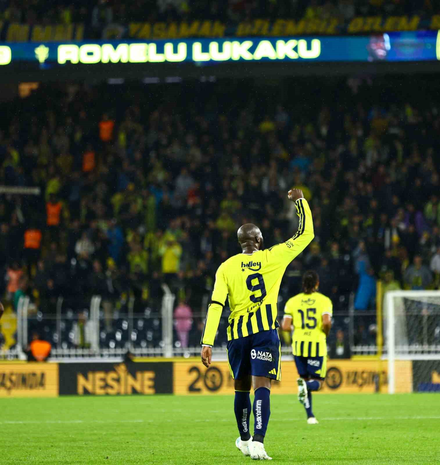 FENERBAHÇE’NİN BELÇİKALI FORVETİ ROMELU LUKAKU, BU SEZONKİ İLK GOLÜNÜ ALANYASPOR'A KARŞI ATTI.