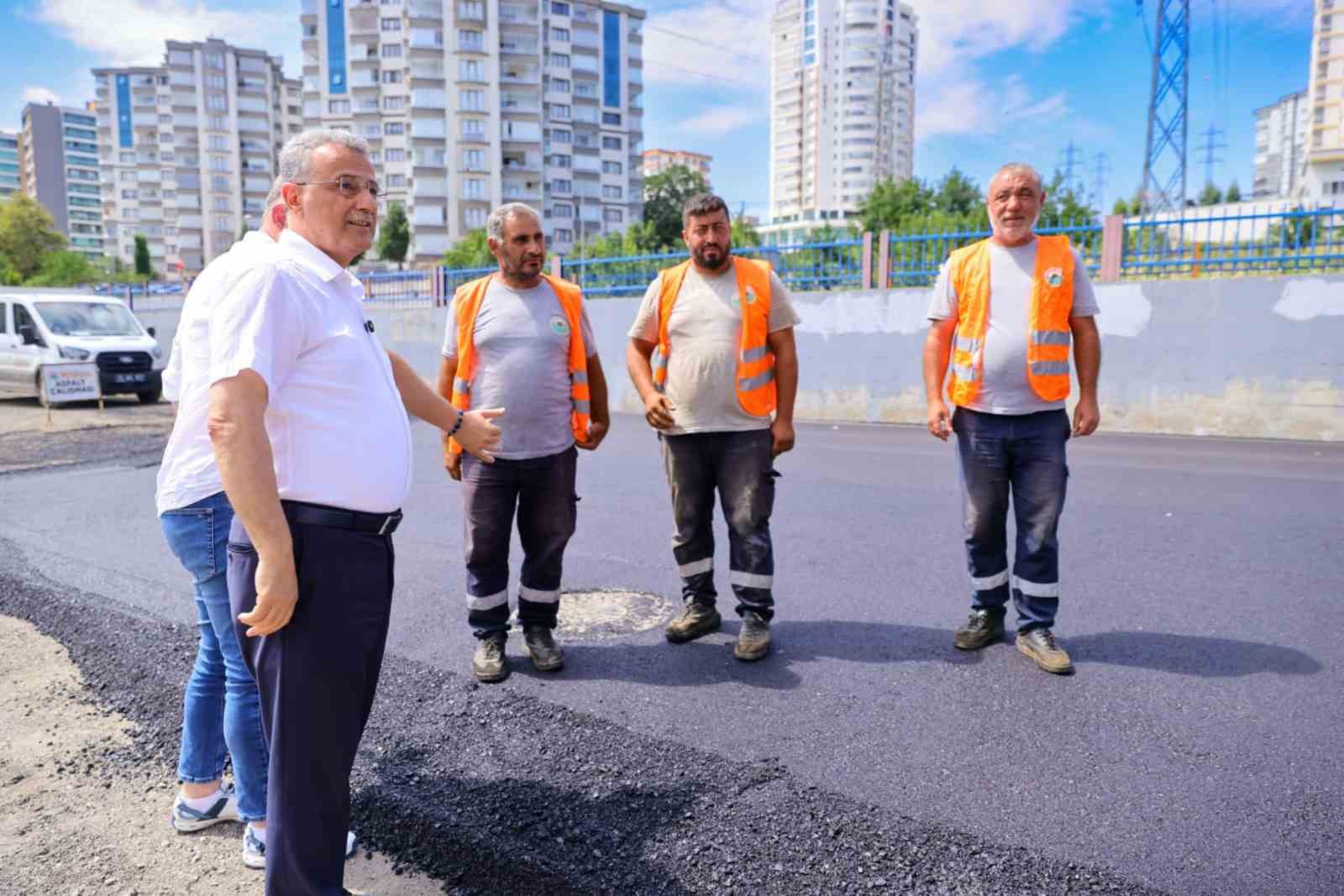 SAMSUN’UN İLKADIM BELEDİYE BAŞKANI İHSAN KURNAZ, İLÇEDE GERÇEKLEŞTİRİLEN YOL YATIRIMLARIYLA SÜRÜCÜ VE YAYALARA GÜVEN, KONFOR VE ESTETİĞİ BİR ARADA SUNDUKLARINI SÖYLEDİ.