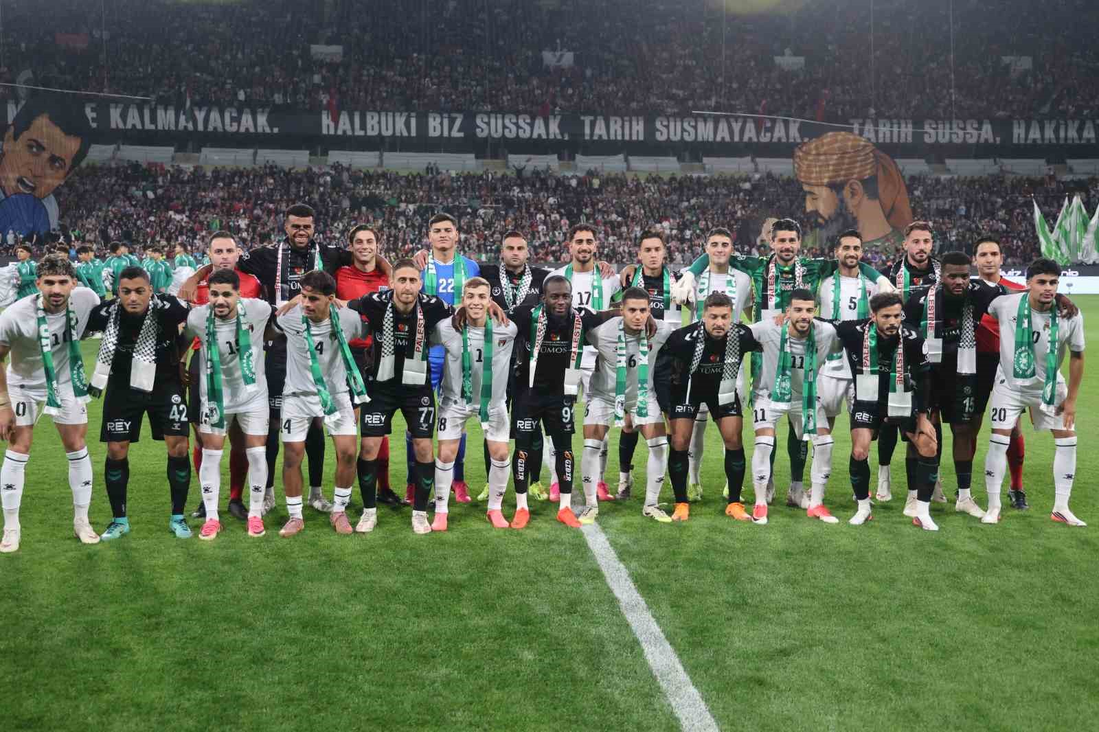 KONYASPOR İLE FİLİSTİN MİLLİ TAKIMI, KONYA'DA OYNANAN DOSTLUK KARŞILAŞMASINDA 2-2 BERABERE KALDI.