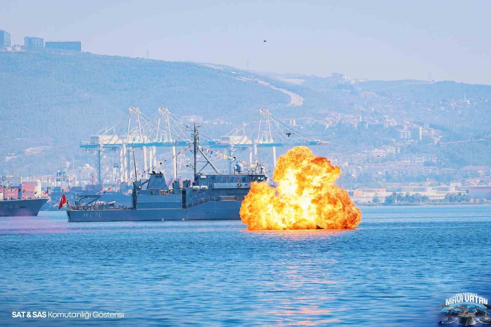 KOCAELİ'DE DÜZENLENEN TEKNOFEST MAVİ VATAN'DA SAT VE SAS KOMANDOLARININ GERÇEKLEŞTİRDİĞİ REHİNE KURTARMA OPERASYONU İLGİYLE İZLENDİ.