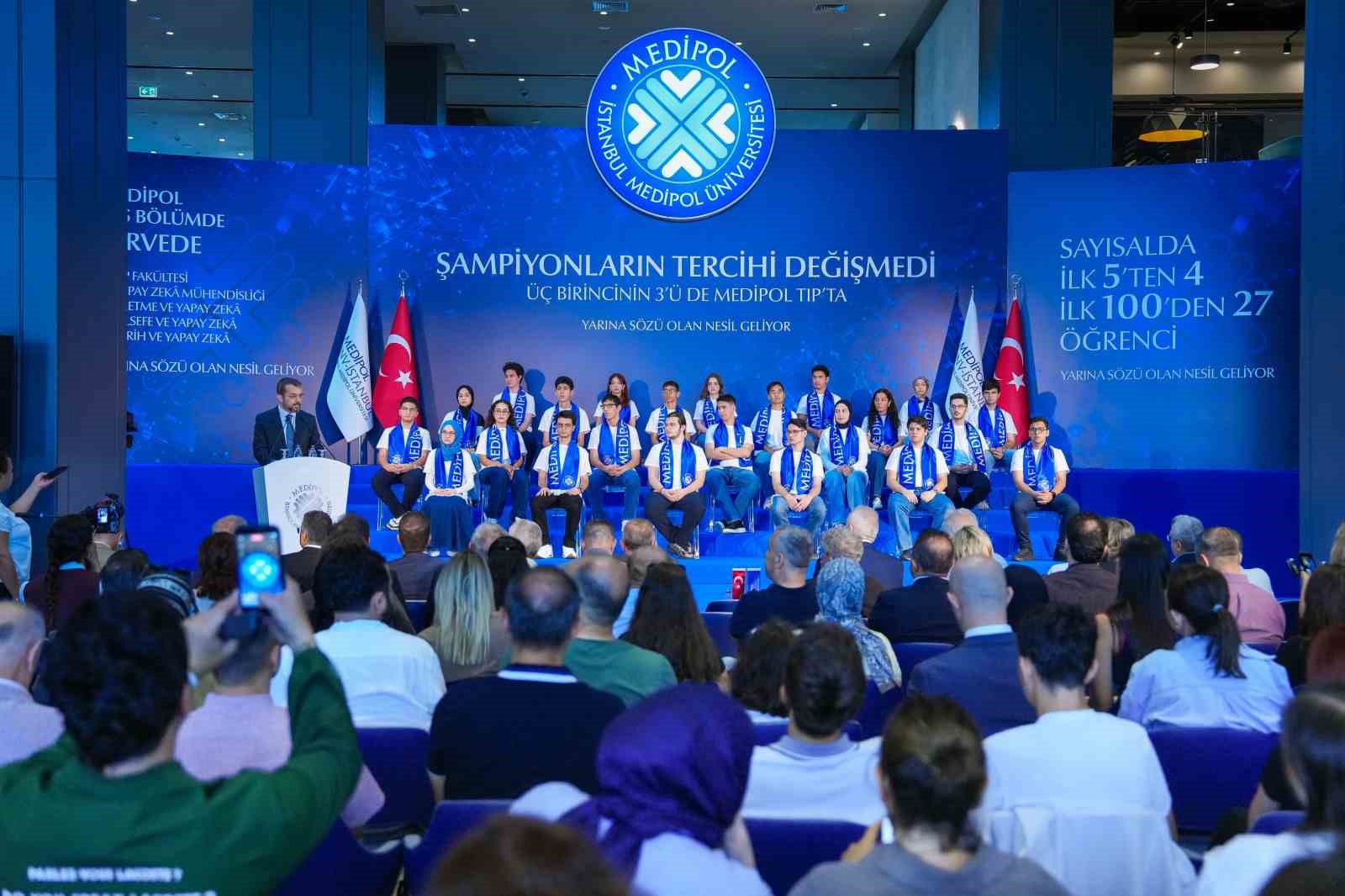 DERECEYE GİREN ÖĞRENCİLERİN TERCİHLERİ VE 2026 YKS YERLEŞTİRME SONUÇLARI, DÜZENLENEN BASIN TOPLANTISINDA KAMUOYUYLA PAYLAŞILDI.
