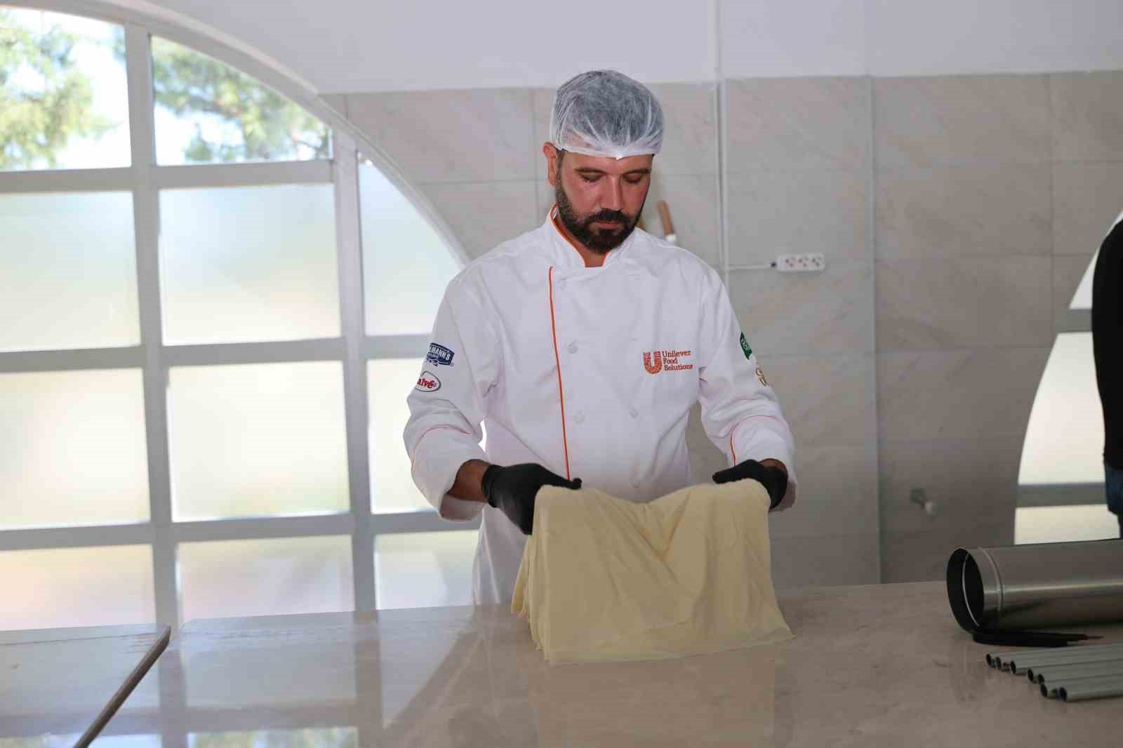 TAVAS BELEDİYESİ İLE TAVAS TİCARET ODASI, COĞRAFİ İŞARETLİ TAVAS BAKLAVASI’NIN TANITILMASI, PAZARLANMASI VE MARKALAŞMASININ GÜÇLENDİRİLMESİ AMACIYLA İŞ BİRLİĞİ PROTOKOLÜ İMZALADI.