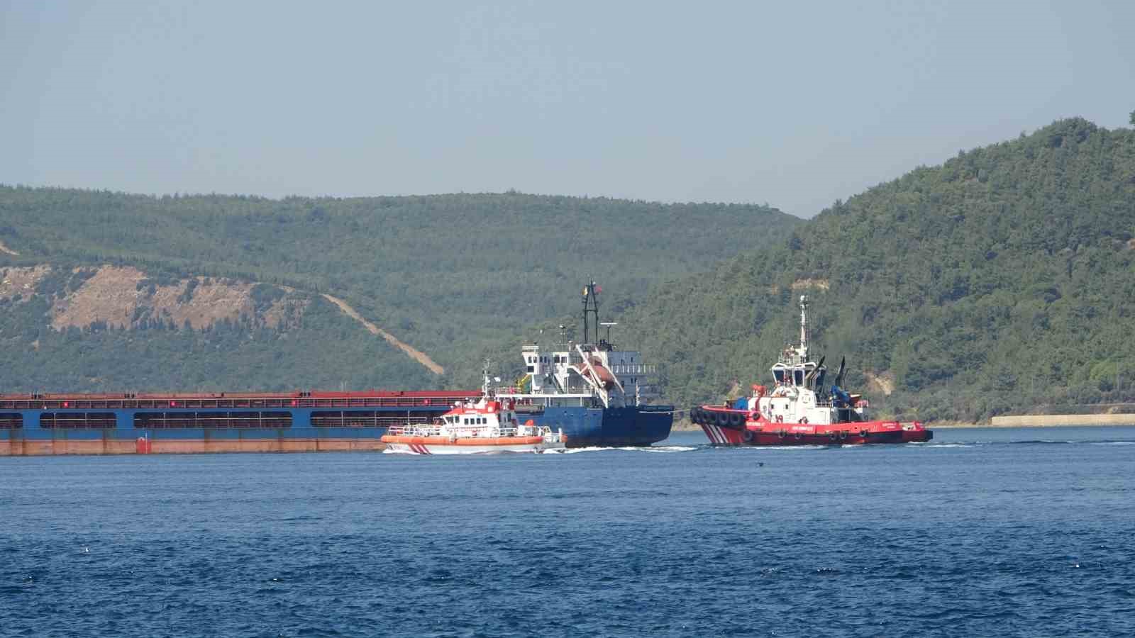 ÇANAKKALE BOĞAZI’NDAN GEÇEN 142 METRE BOYUNDAKİ ’KAPITAN SHYRIAGIN’ İSİMLİ GENEL KARGO GEMİSİ MAKİNE ARIZASI YAPTI. GEMİ KILAVUZ KAPTAN REFAKATİNDE RÖMORKÖR İLE YEDEKLENİP ÇEKİLEREK KARANLIK LİMAN'A DEMİRLETİLDİ.