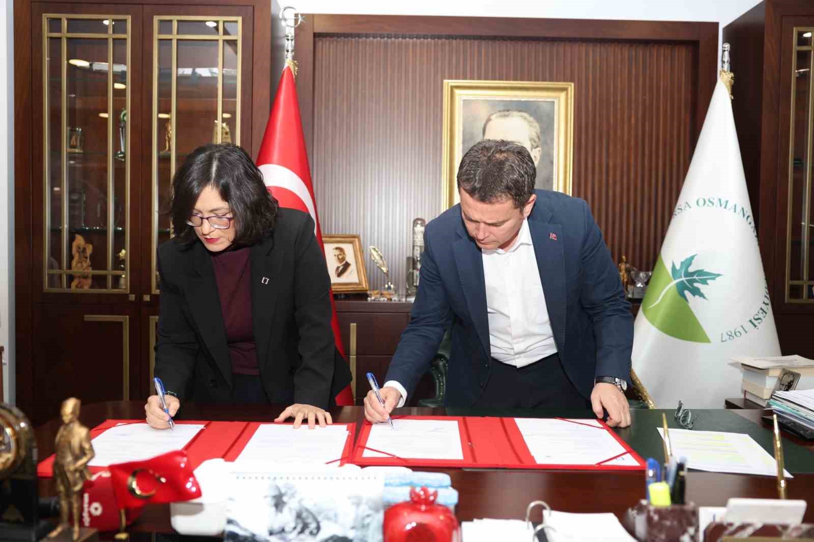 OSMANGAZİ BELEDİYESİ VE TMMOB MİMARLAR ODASI BURSA ŞUBESİ ARASINDA İMZALANAN PROTOKOL İLE İLÇENİN DOKUSUNU MERKEZİNE ALAN PANEL GERÇEKLEŞTİRİLECEK. PANELİN SONUÇLARI BURSA’NIN FETHİNİN 700. YILINA ÖZEL OLARAK HAZIRLANACAK RAPORLA DERLENECEK.