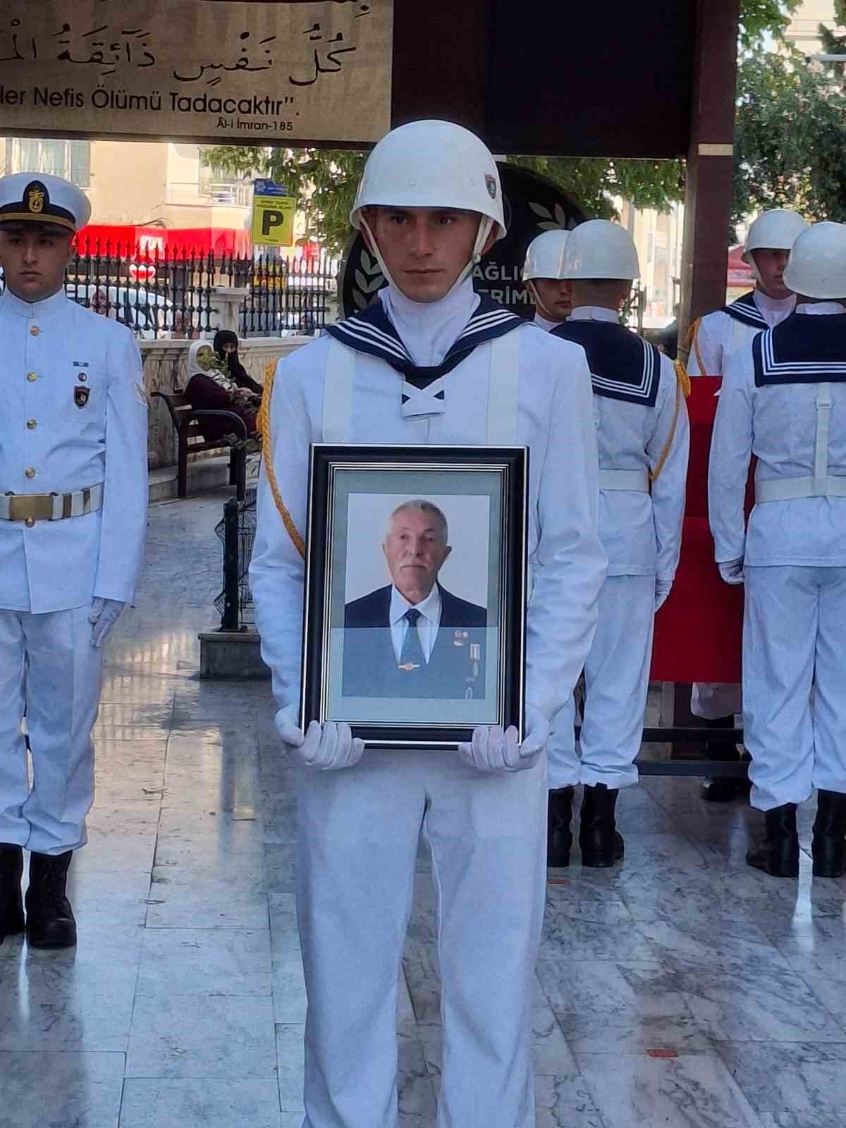 KIBRIS GAZİSİ HAYRETTİN ELİK, ASKERİ TÖRENLE SON YOLCULUĞUNA UĞURLANDI.
