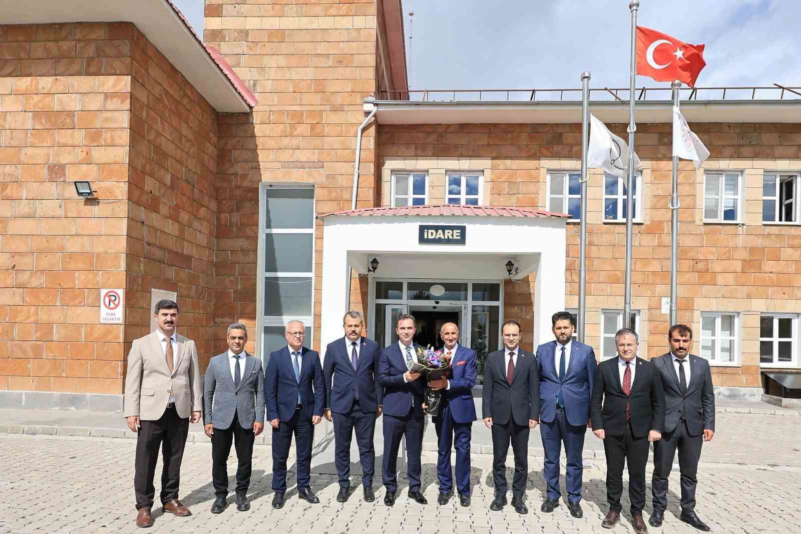 BİTLİS VALİSİ AHMET KARAKAYA, 1 EKİM DÜNYA YAŞLILAR GÜNÜ DOLAYISIYLA AHLAT ENGELSİZ YAŞAM BAKIM REHABİLİTASYON VE AİLE DANIŞMA MERKEZİNİ ZİYARET ETTİ.