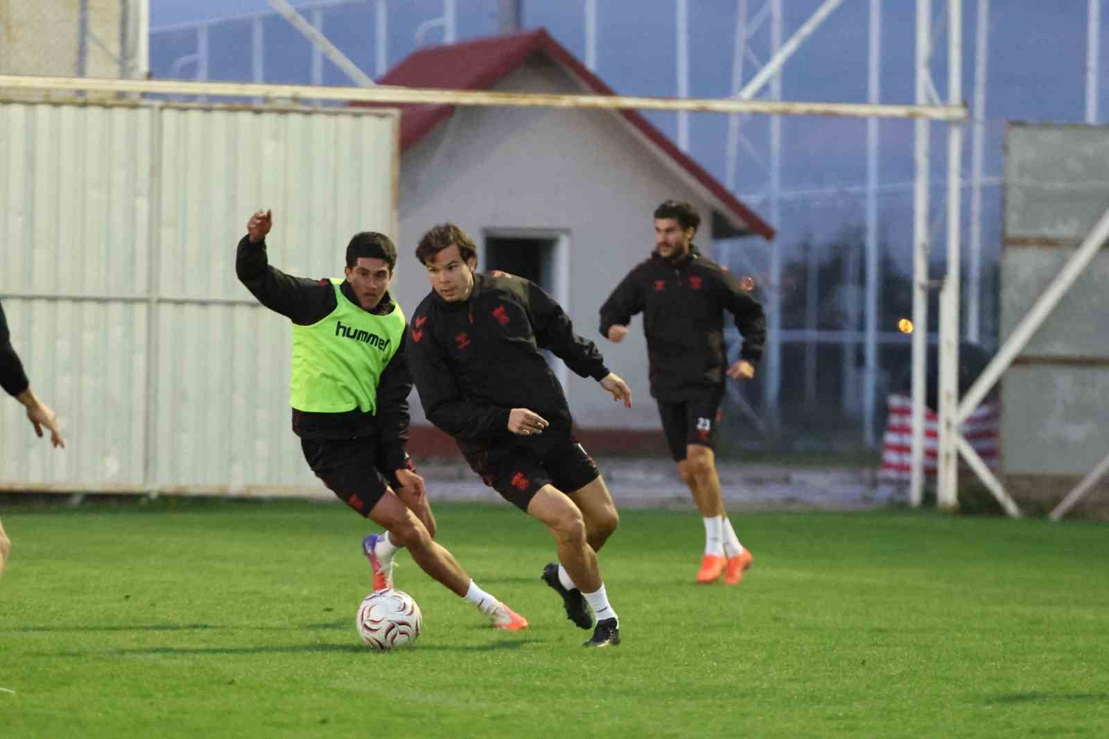 EKENLER BETON SİVASSPOR, TRENDYOL 1. LİG’İN 9. HAFTASINDA SAHASINDA KARŞILAŞACAĞI PENDİKSPOR MAÇI HAZIRLIKLARINA BAŞLADI.