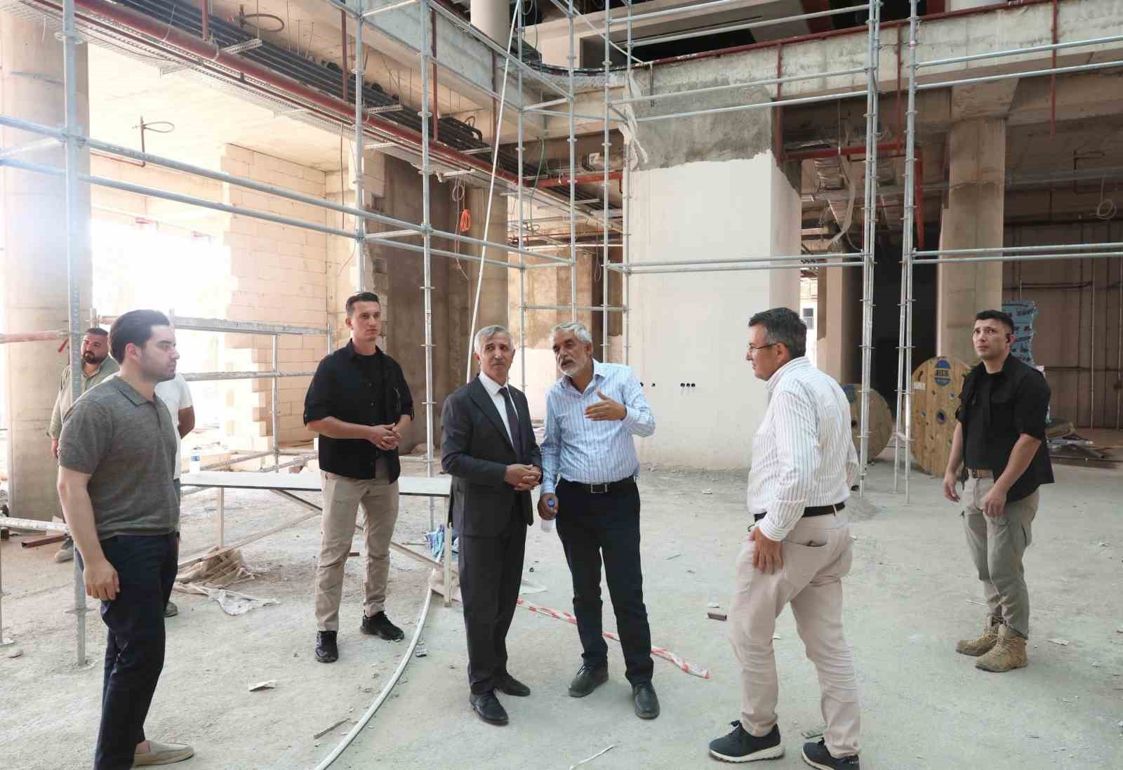 KAHRAMANMARAŞ VALİSİ MÜKERREM ÜNLÜER, YAPIMI DEVAM EDEN YENİ VALİLİK BİNASINDA İNCELEMEDE BULUNDU