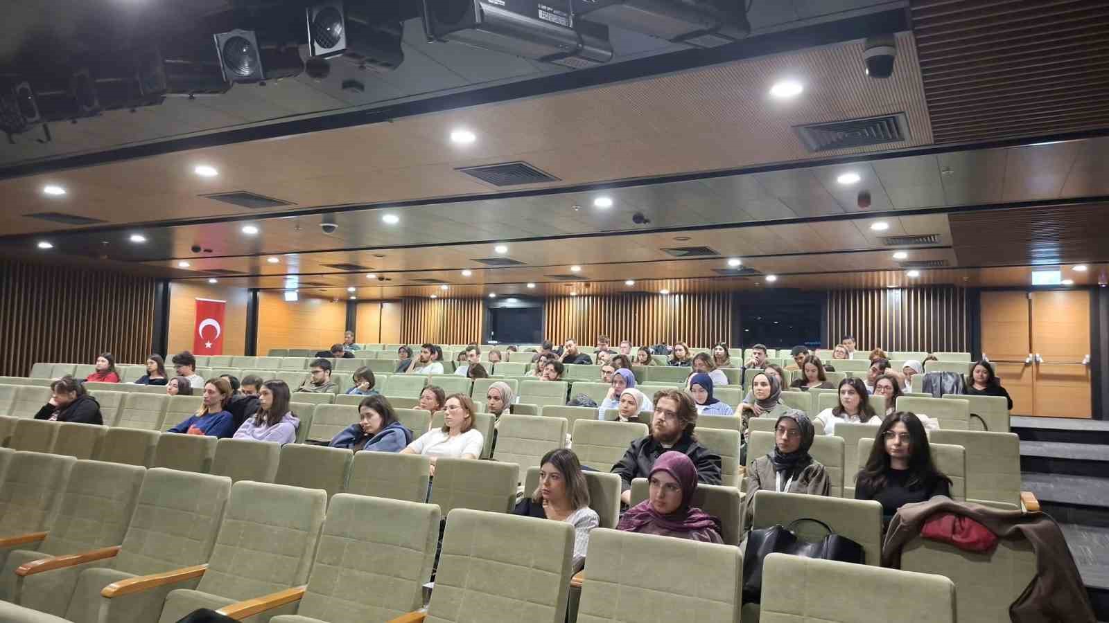 ESKİŞEHİR İL SAĞLIK MÜDÜRLÜĞÜ TARAFINDAN DÜZENLENEN II. GELENEKSEL ACİL ORYANTASYON SEMPOZYUMU, ACİL SAĞLIK HİZMETLERİNDEKİ GÜNCEL BİLGİ VE UYGULAMALARIN ELE ALINDIĞI KAPSAMLI OTURUMLARLA TAMAMLANDI.